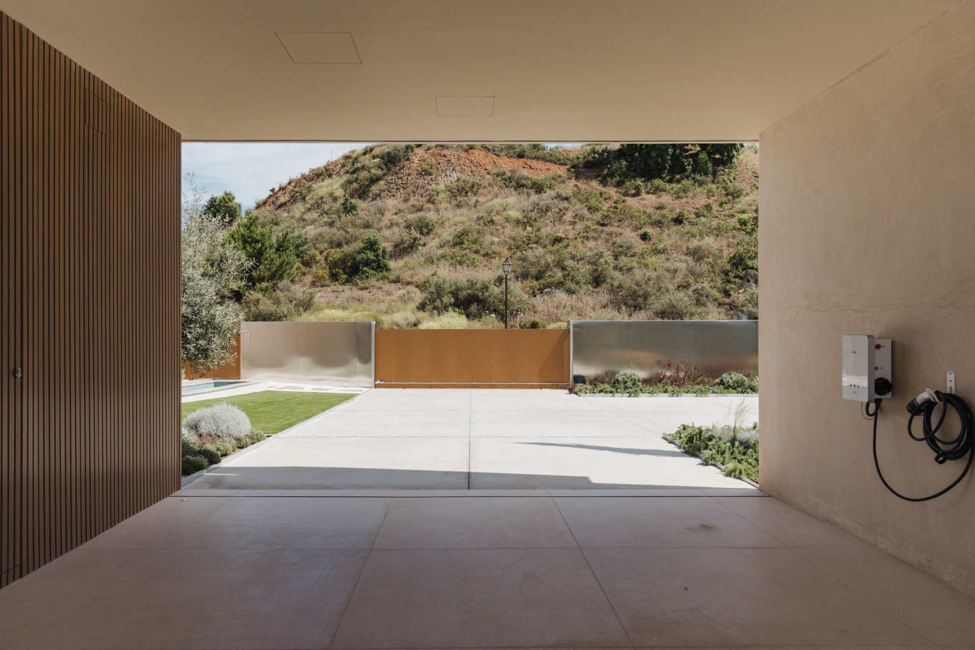 A Design-Led Villa with Panoramic Views in La Cala Golf · Photo 44