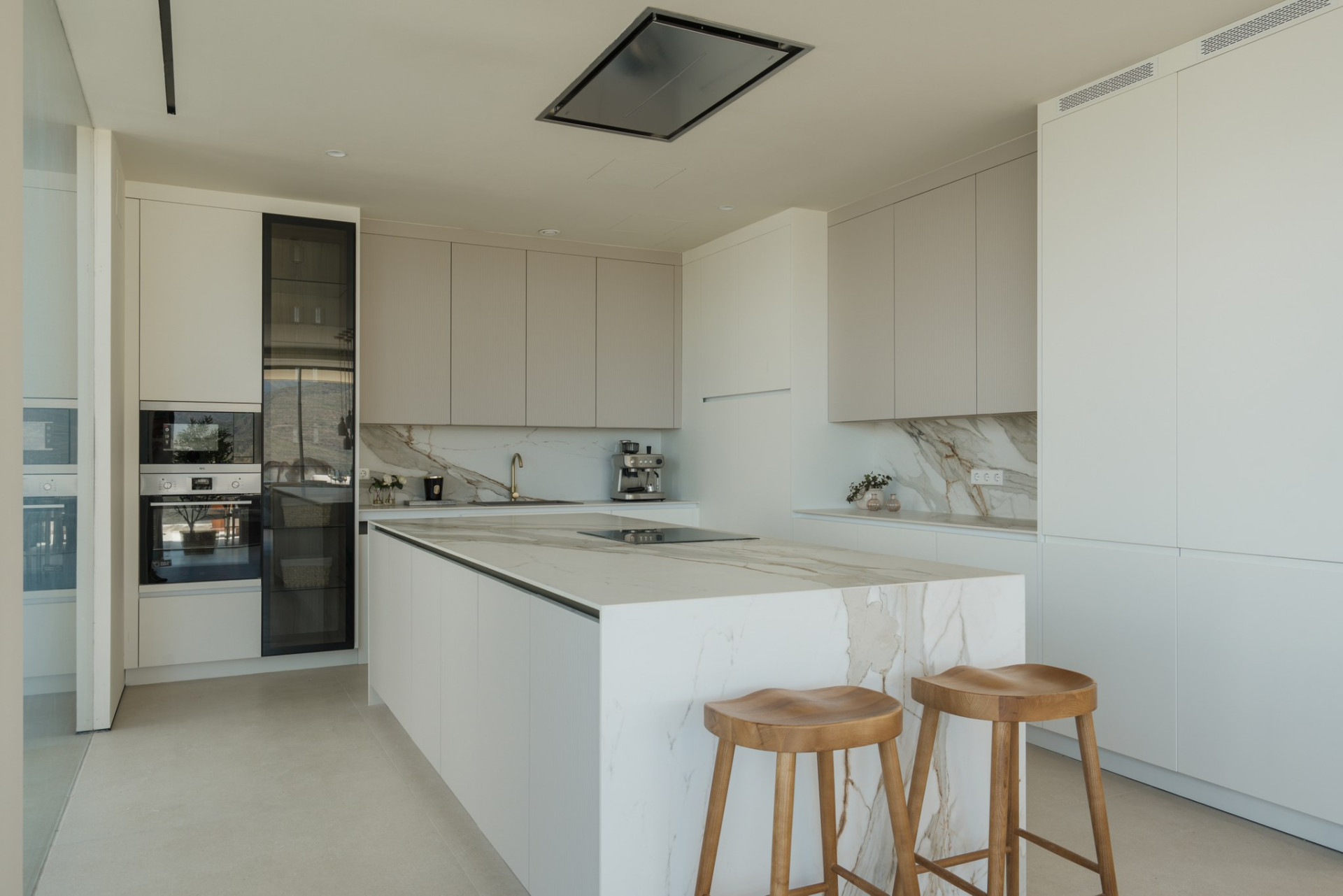A Design-Led Villa with Panoramic Views in La Cala Golf · Photo 8