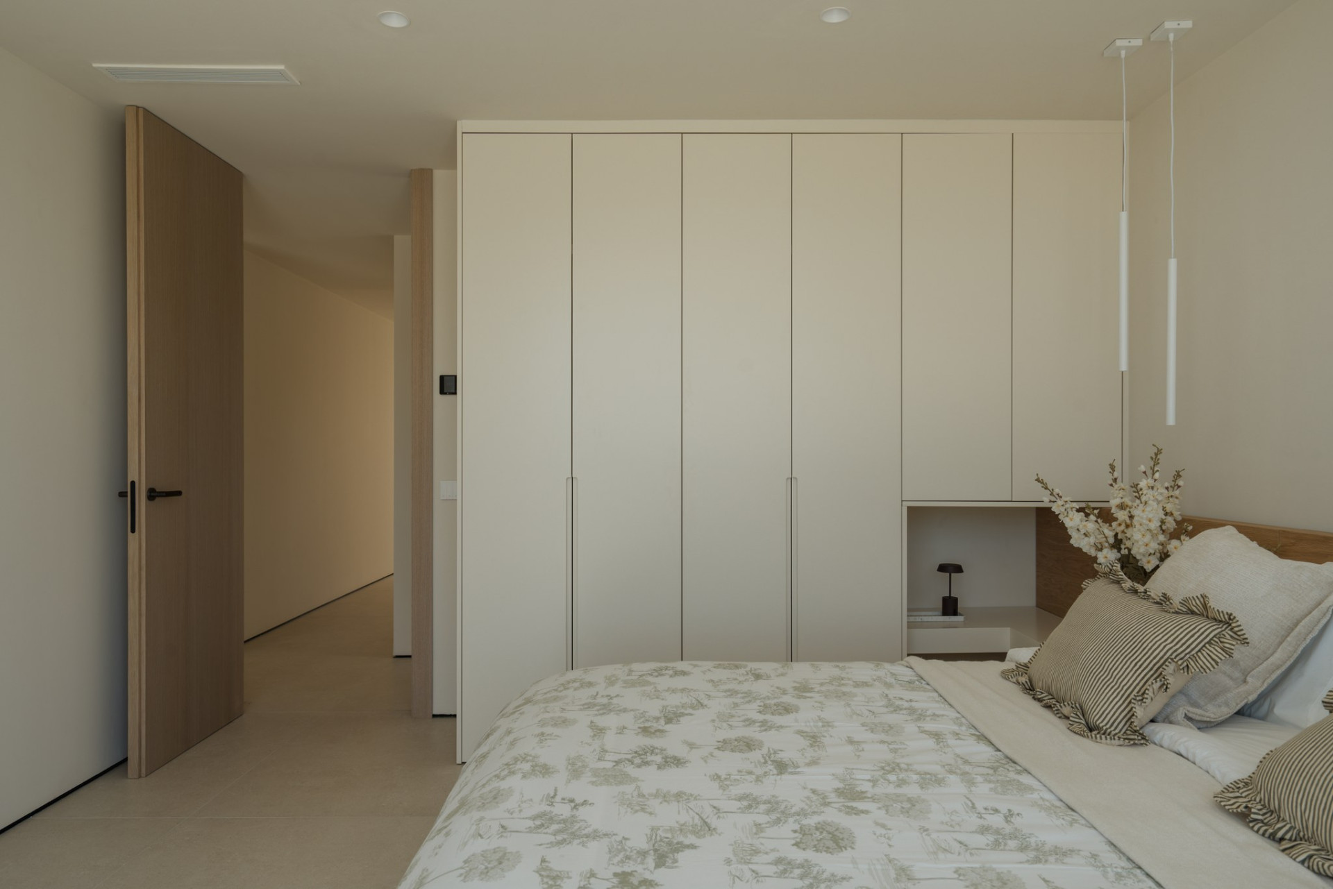 A Design-Led Villa with Panoramic Views in La Cala Golf · Photo 32