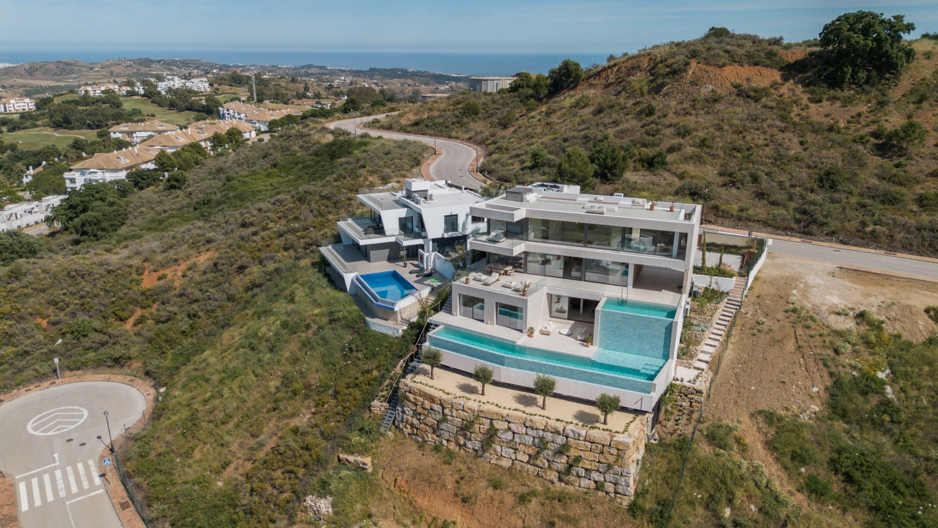 A Design-Led Villa with Panoramic Views in La Cala Golf · Photo 46