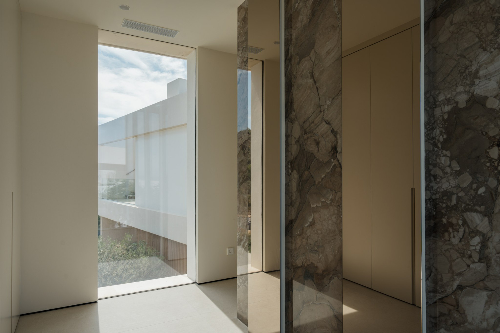 A Design-Led Villa with Panoramic Views in La Cala Golf · Photo 14