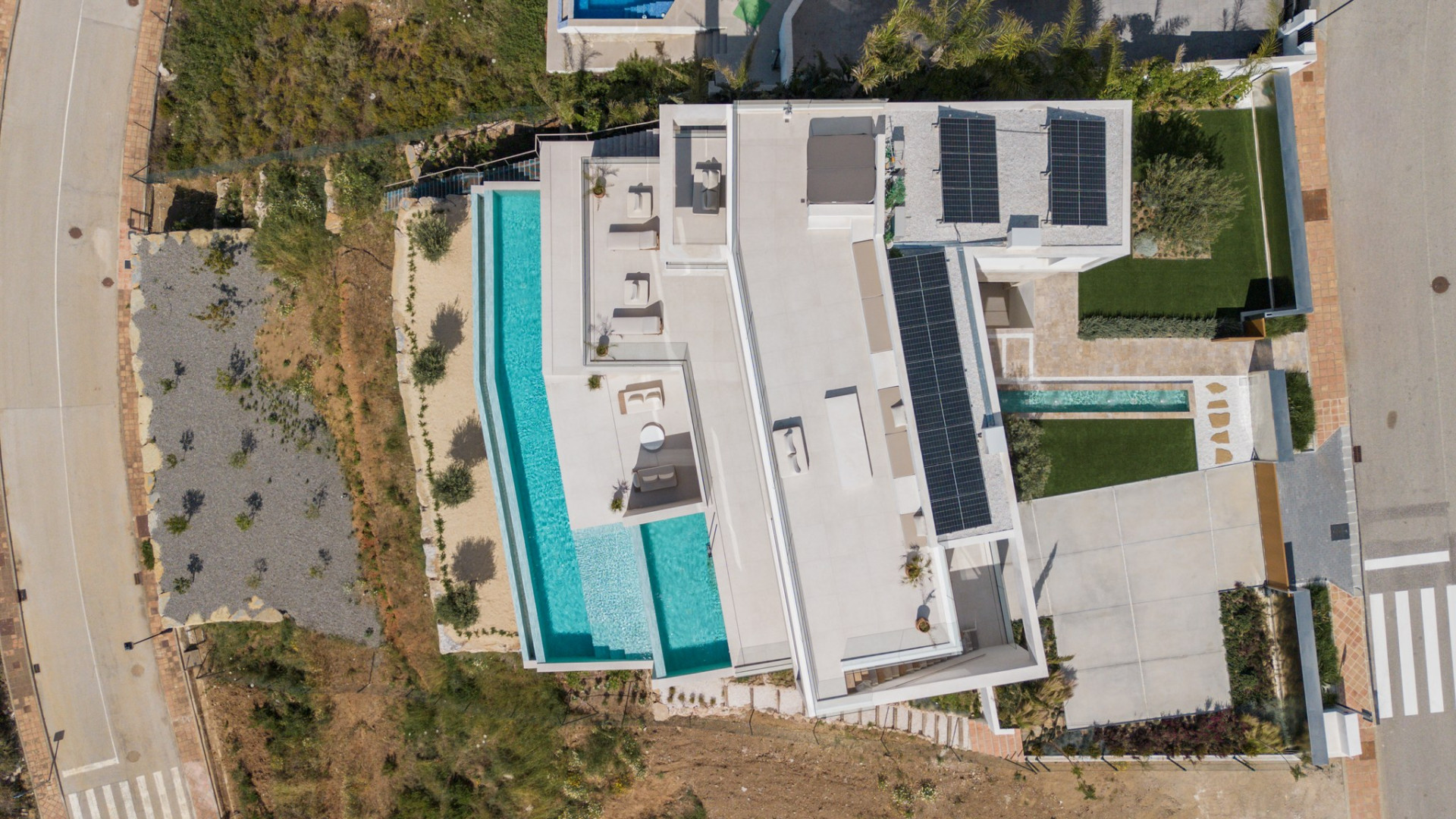A Design-Led Villa with Panoramic Views in La Cala Golf · Photo 45