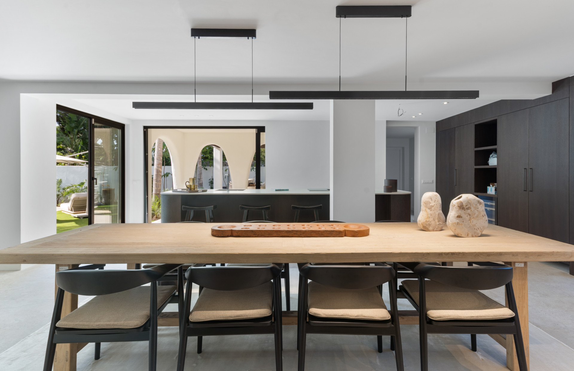 Contemporary Elegance Steps from the Sea in Guadalmina Casasola, Marbella · Photo 10