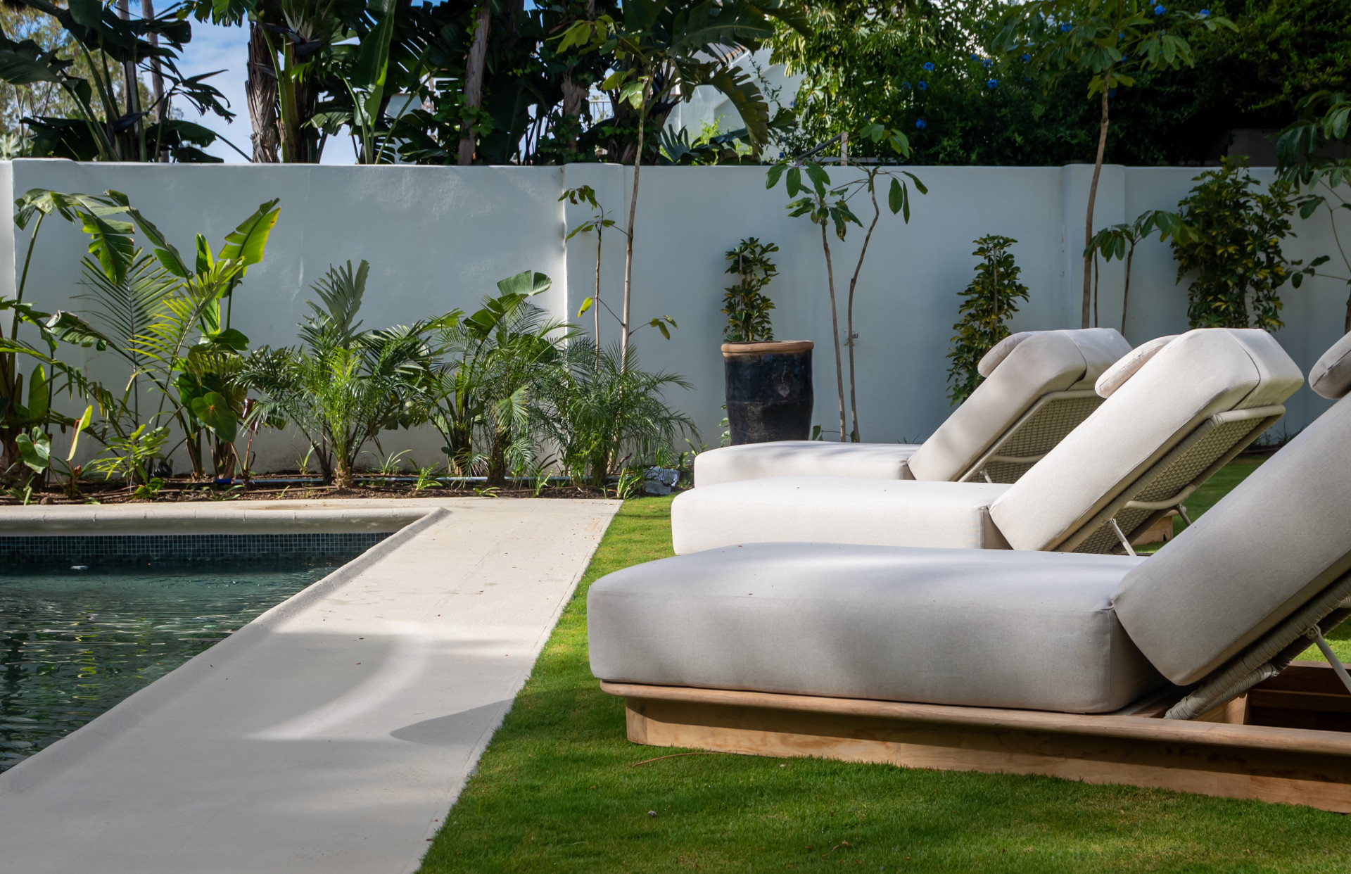 Contemporary Elegance Steps from the Sea in Guadalmina Casasola, Marbella · Photo 40