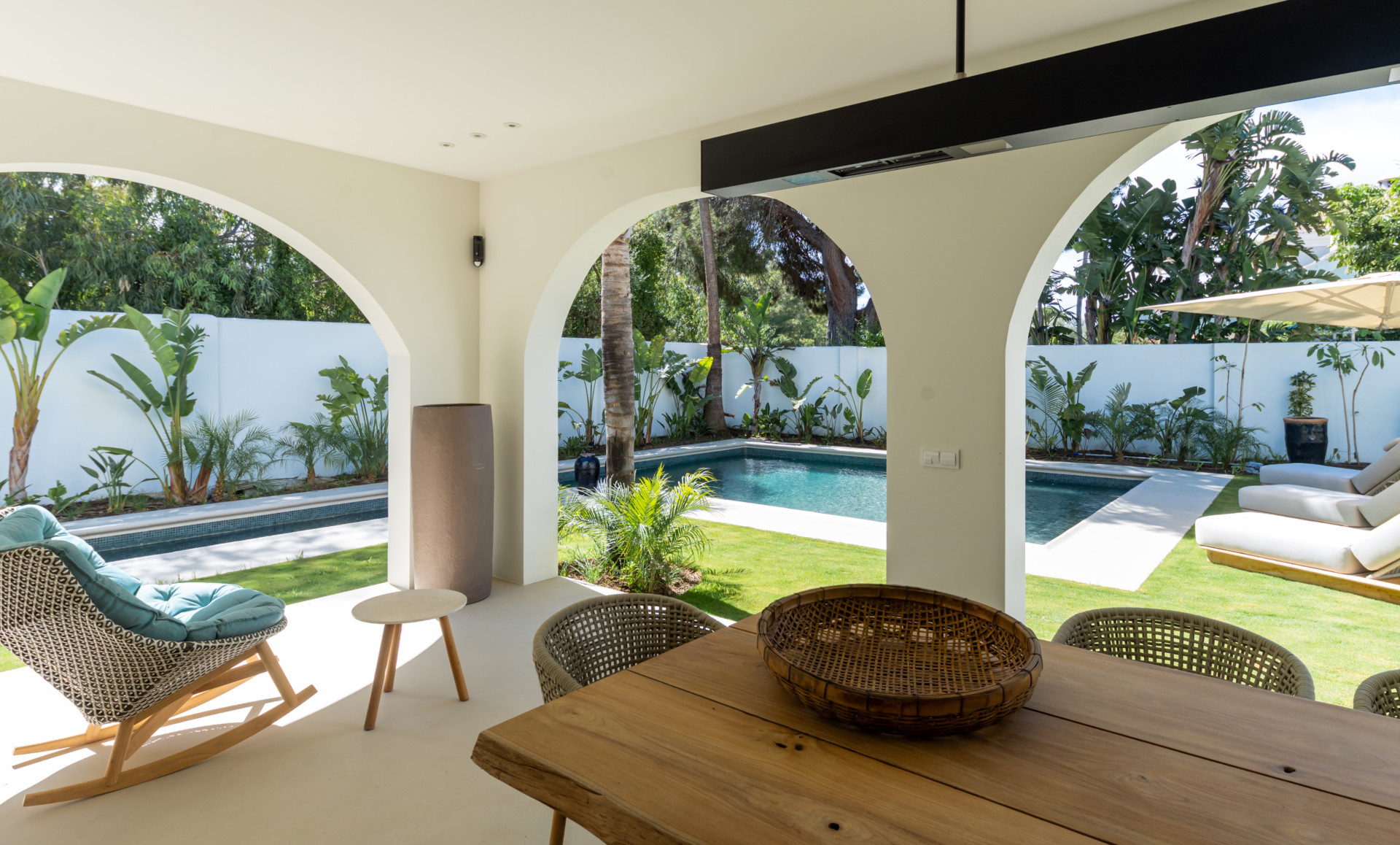 Contemporary Elegance Steps from the Sea in Guadalmina Casasola, Marbella · Photo 18