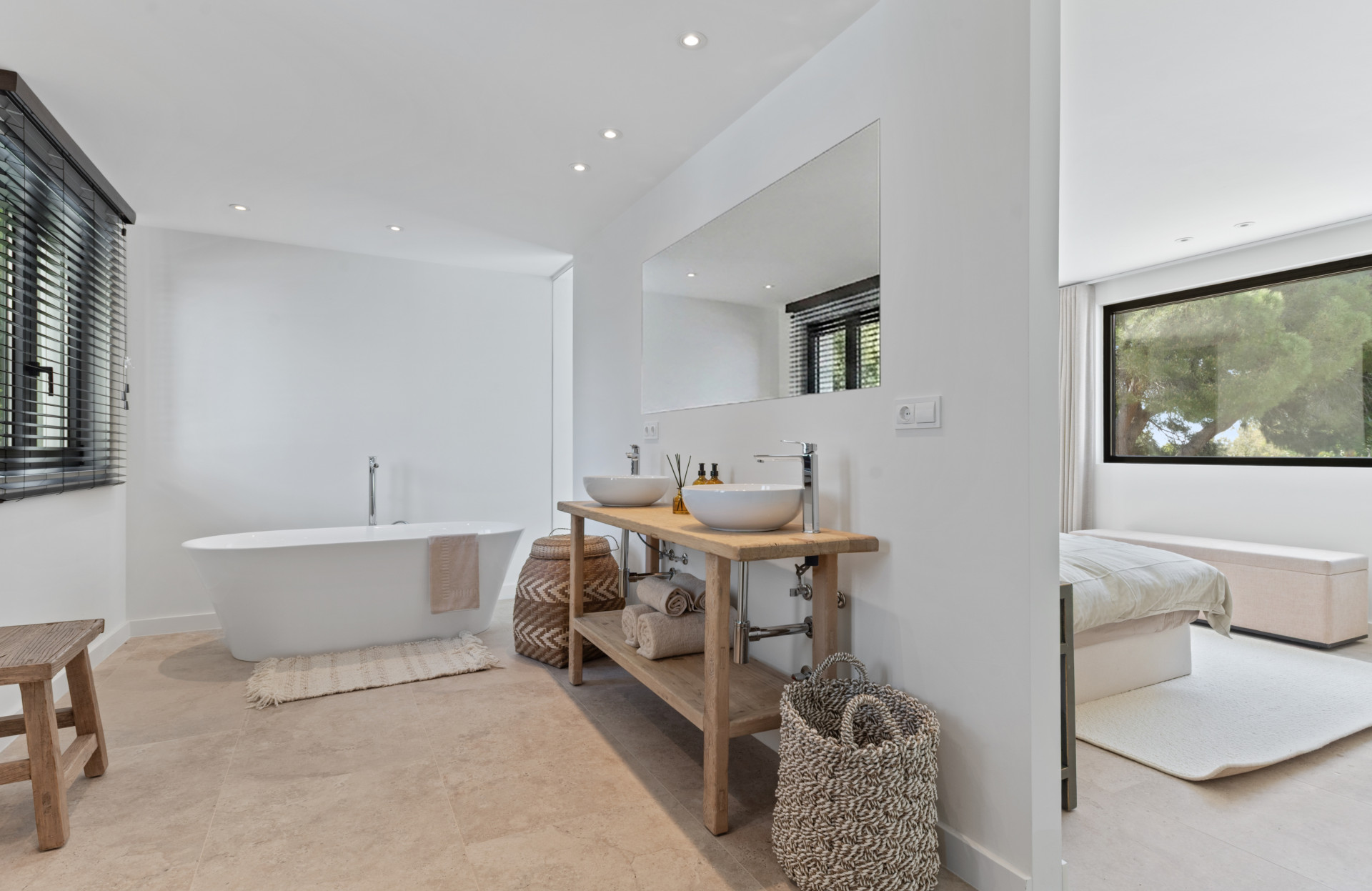 Contemporary Elegance Steps from the Sea in Guadalmina Casasola, Marbella · Photo 23