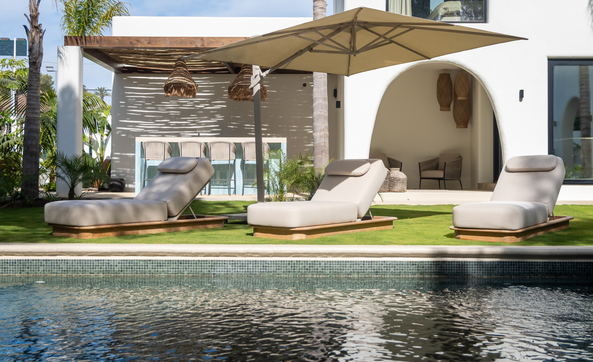 Contemporary Elegance Steps from the Sea in Guadalmina Casasola, Marbella · Photo 36
