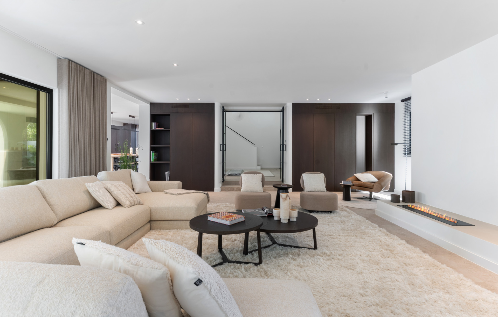 Contemporary Elegance Steps from the Sea in Guadalmina Casasola, Marbella · Photo 8