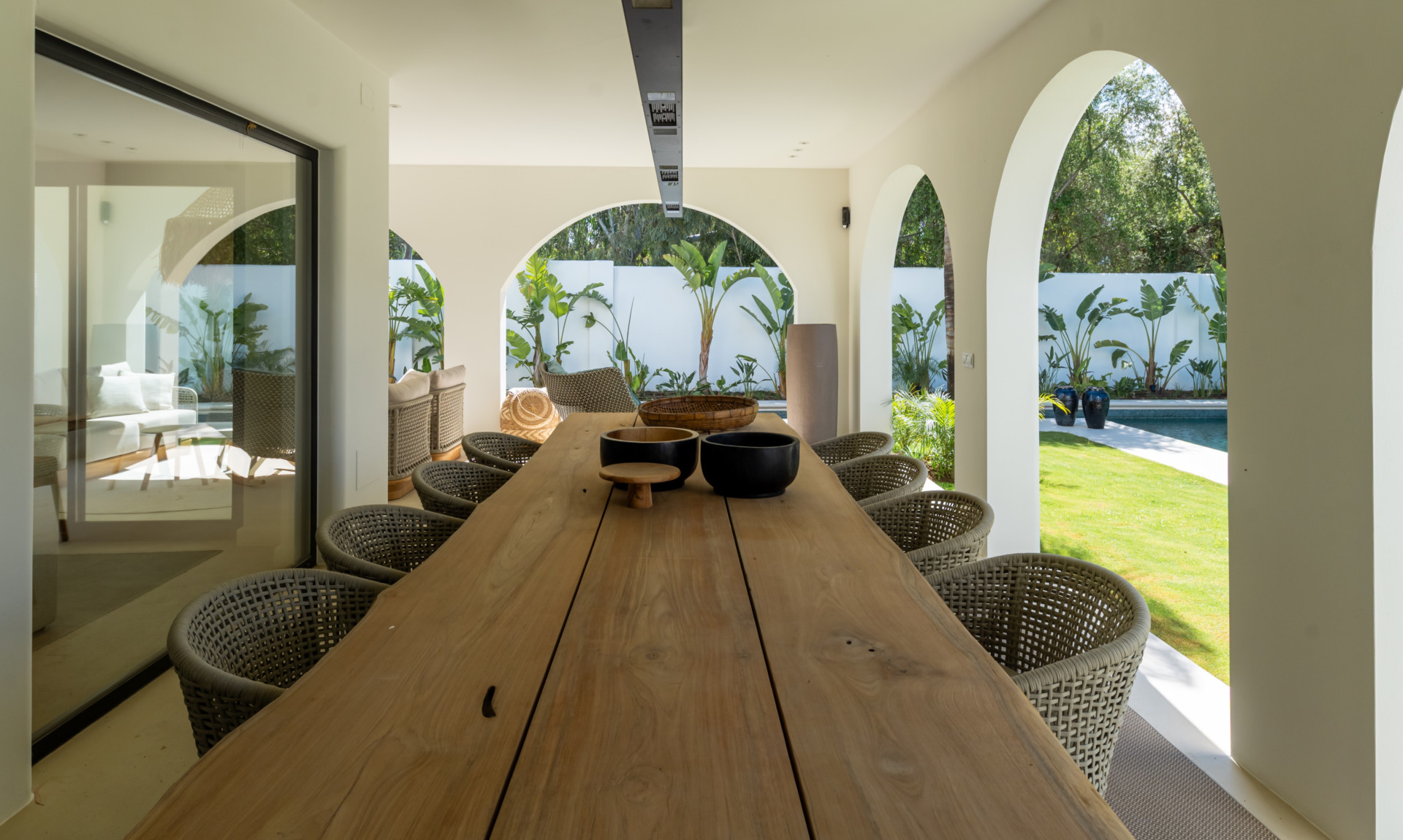 Contemporary Elegance Steps from the Sea in Guadalmina Casasola, Marbella · Photo 17