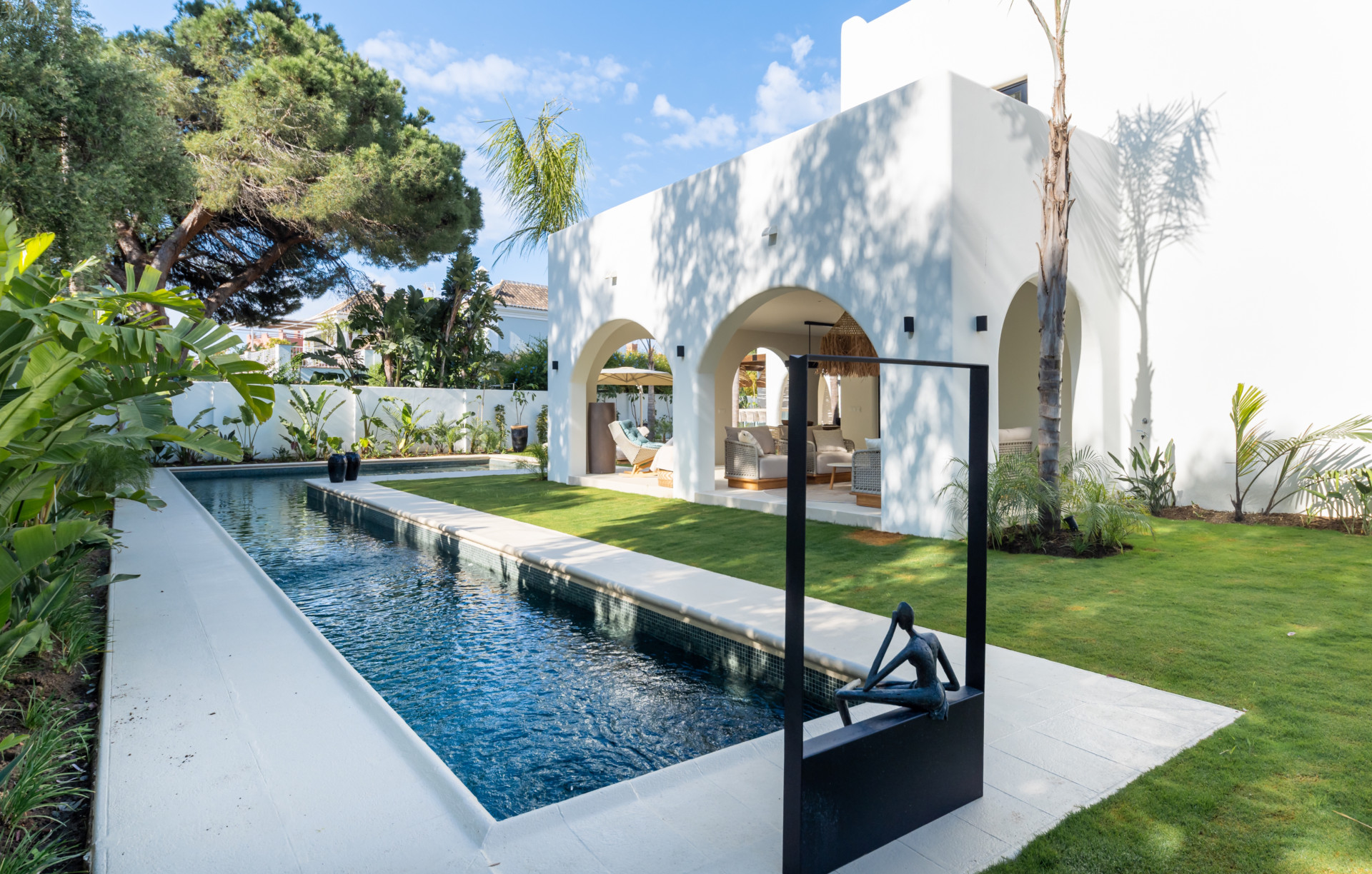 Contemporary Elegance Steps from the Sea in Guadalmina Casasola, Marbella · Photo 13