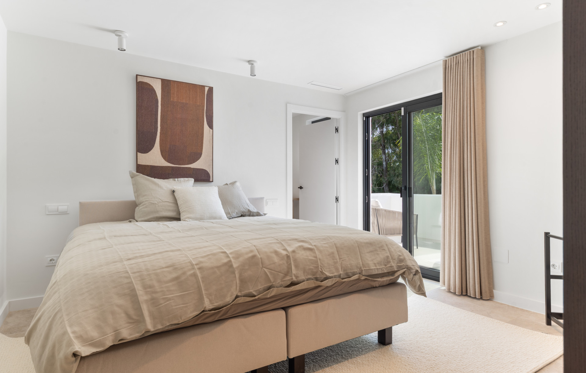 Contemporary Elegance Steps from the Sea in Guadalmina Casasola, Marbella · Photo 30