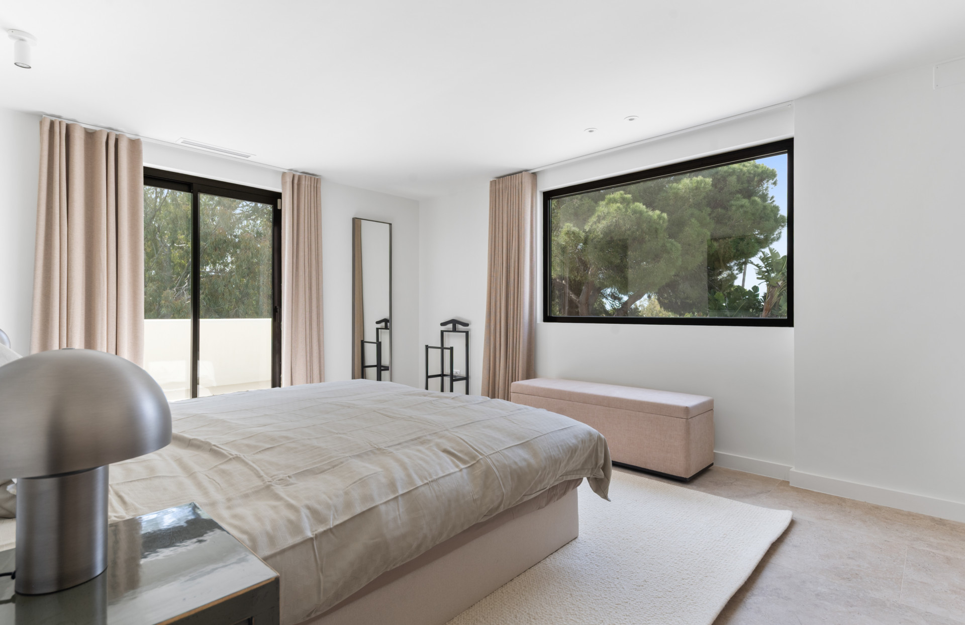 Contemporary Elegance Steps from the Sea in Guadalmina Casasola, Marbella · Photo 21