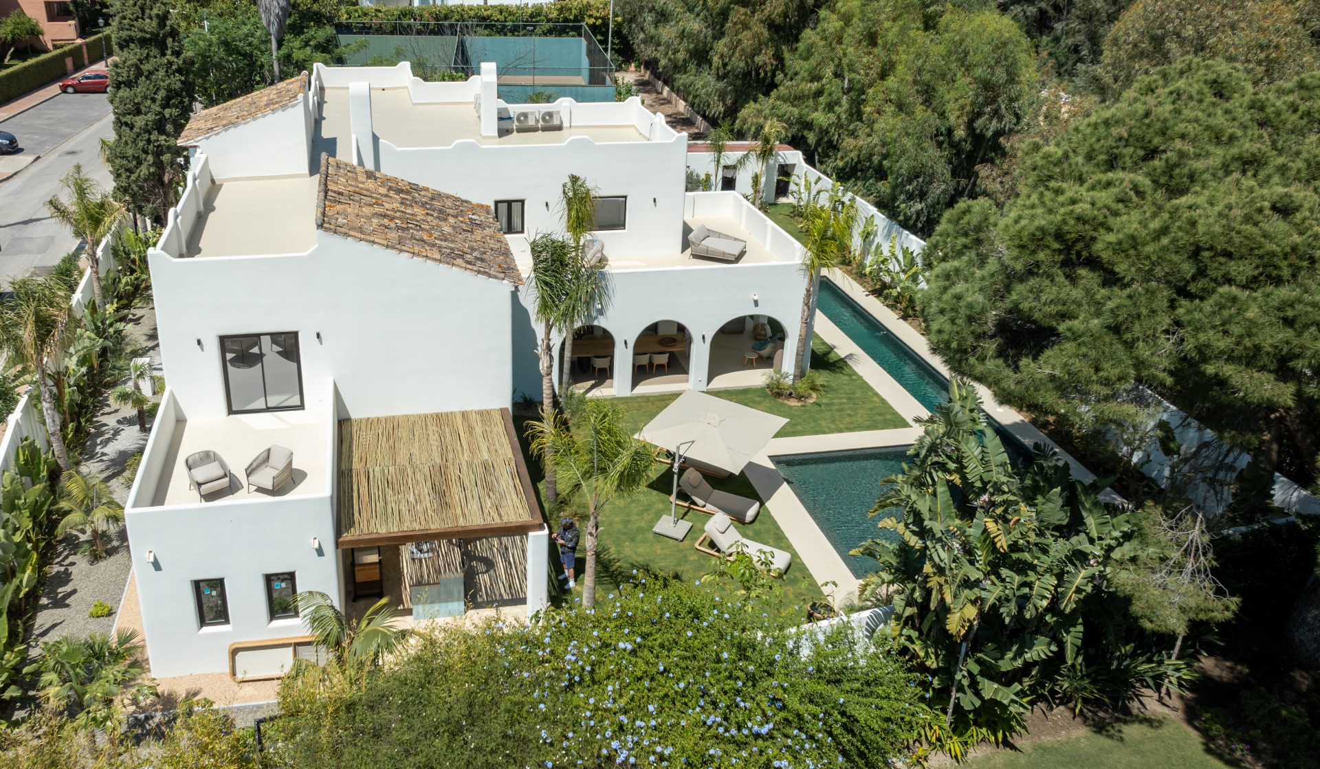 Contemporary Elegance Steps from the Sea in Guadalmina Casasola, Marbella · Photo 41
