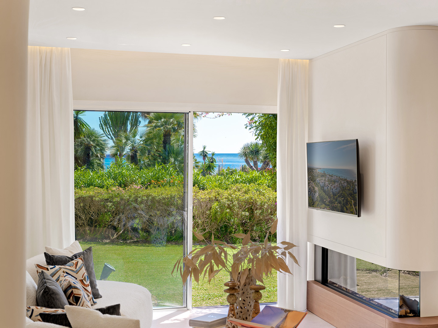 Beachfront 3-Bedroom Ground Floor Apartment for Sale in Costalita, Estepona | New Golden Mile · Photo 29