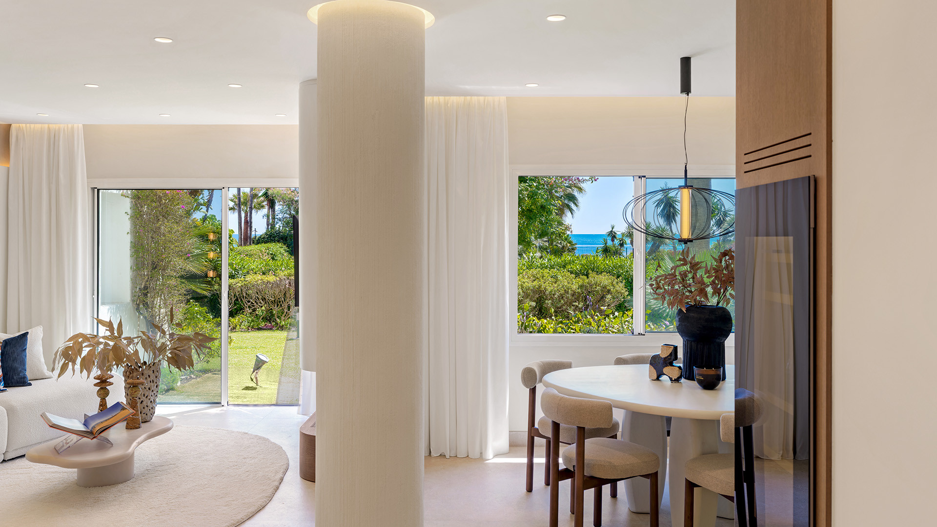 Beachfront 3-Bedroom Ground Floor Apartment for Sale in Costalita, Estepona | New Golden Mile · Photo 13