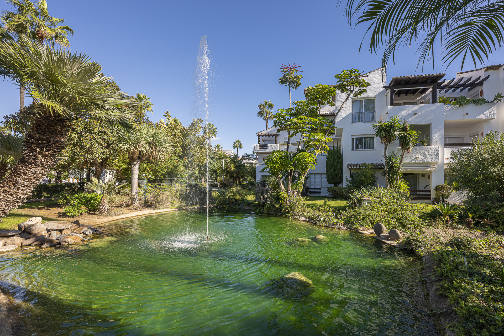 Beachfront 3-Bedroom Ground Floor Apartment for Sale in Costalita, Estepona | New Golden Mile · Photo 11