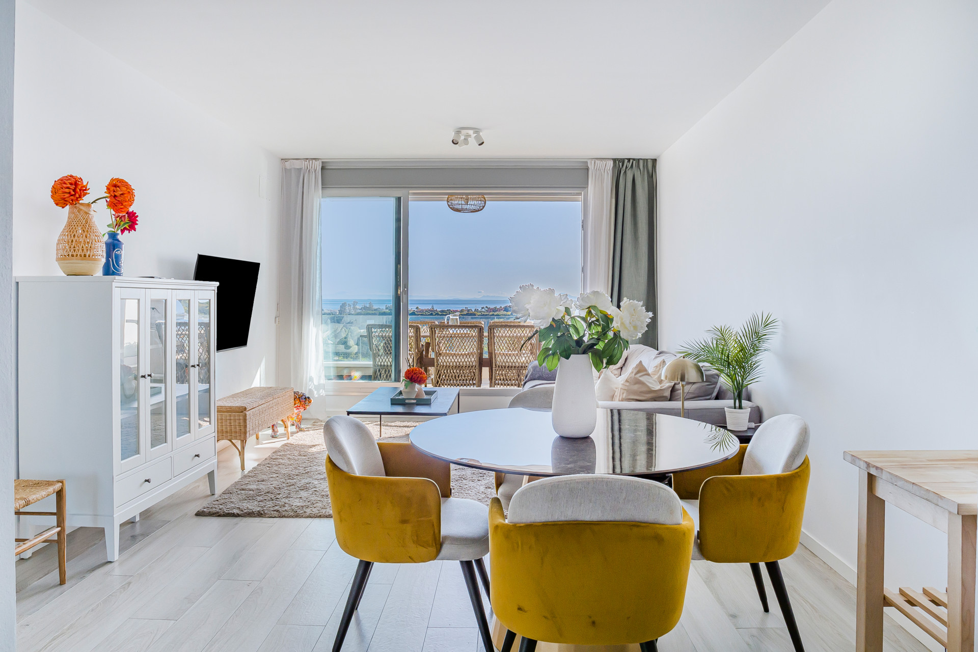 Modern 3-Bed Apartment in Oceana Views, Cancelada · Photo 14