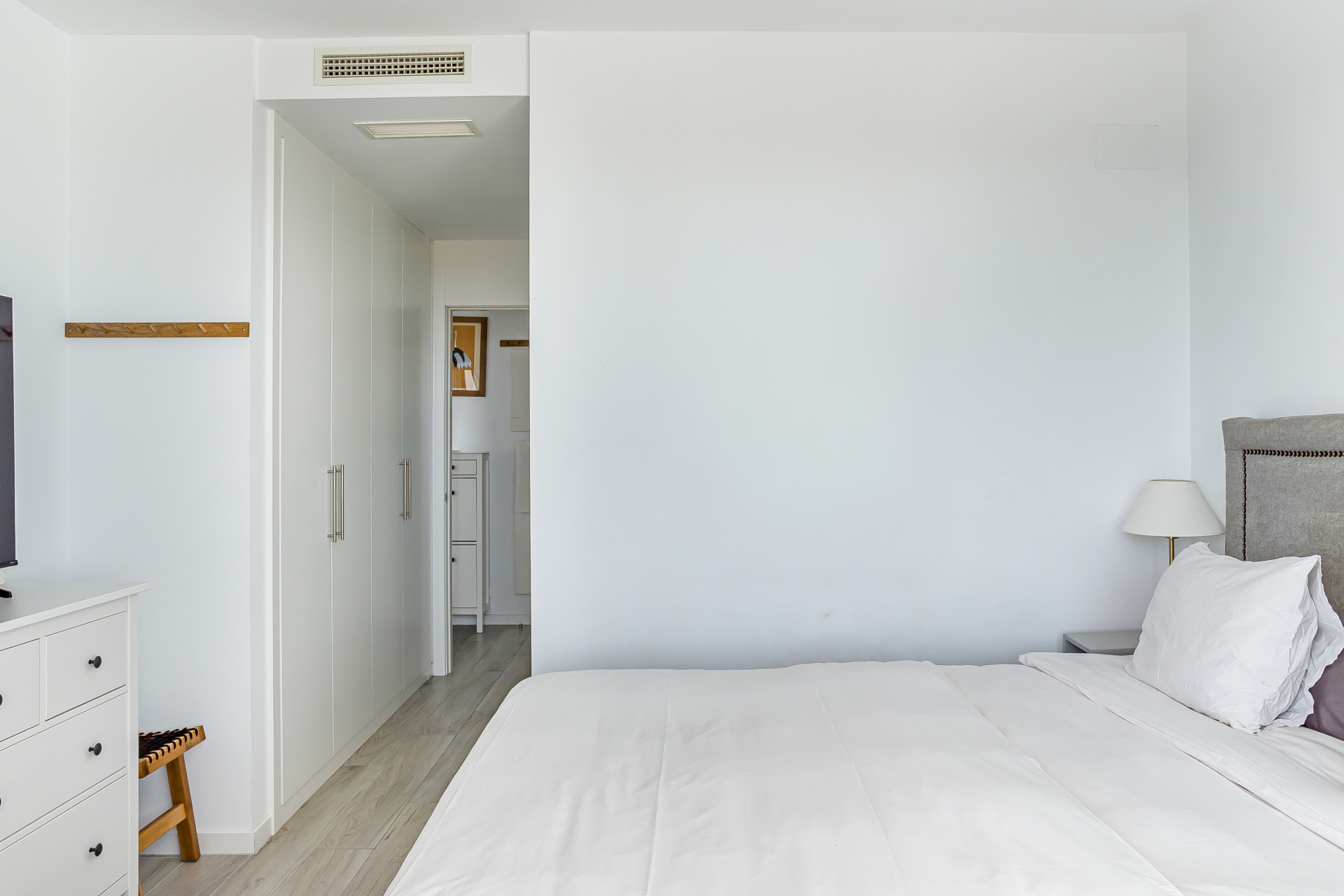 Modern 3-Bed Apartment in Oceana Views, Cancelada · Photo 23