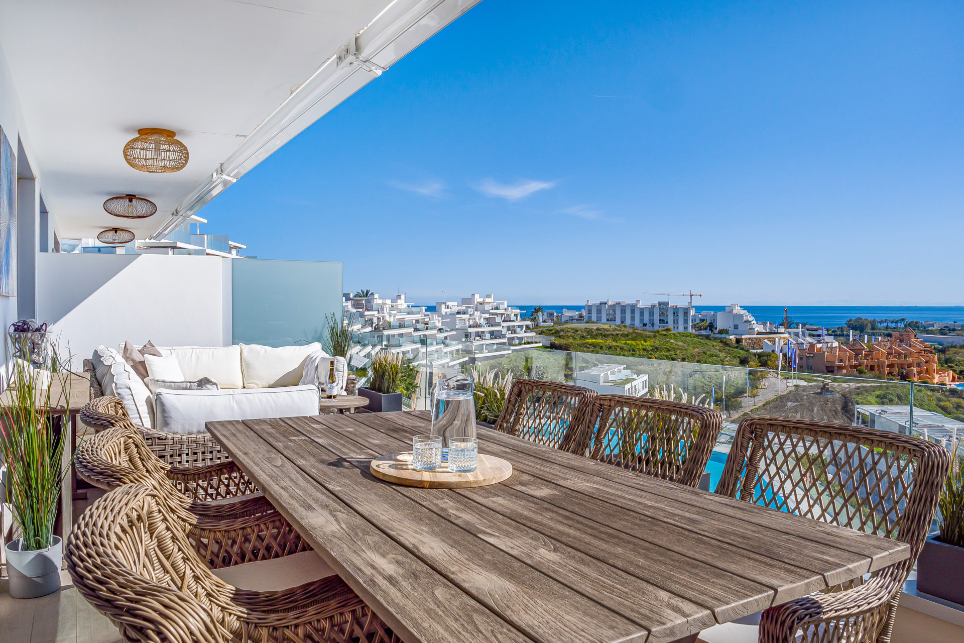 Modern 3-Bed Apartment in Oceana Views, Cancelada · Photo 9
