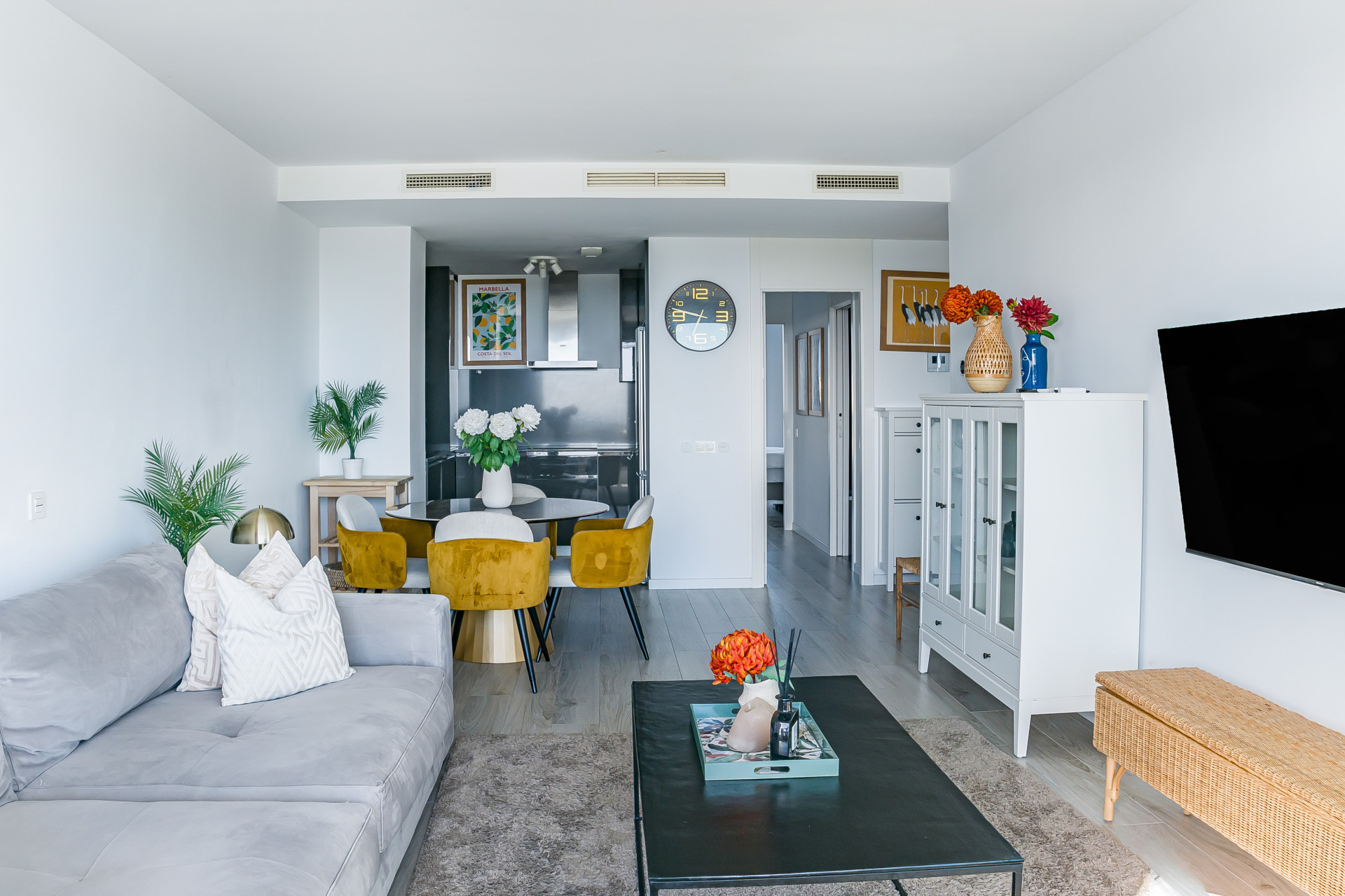 Modern 3-Bed Apartment in Oceana Views, Cancelada · Photo 13