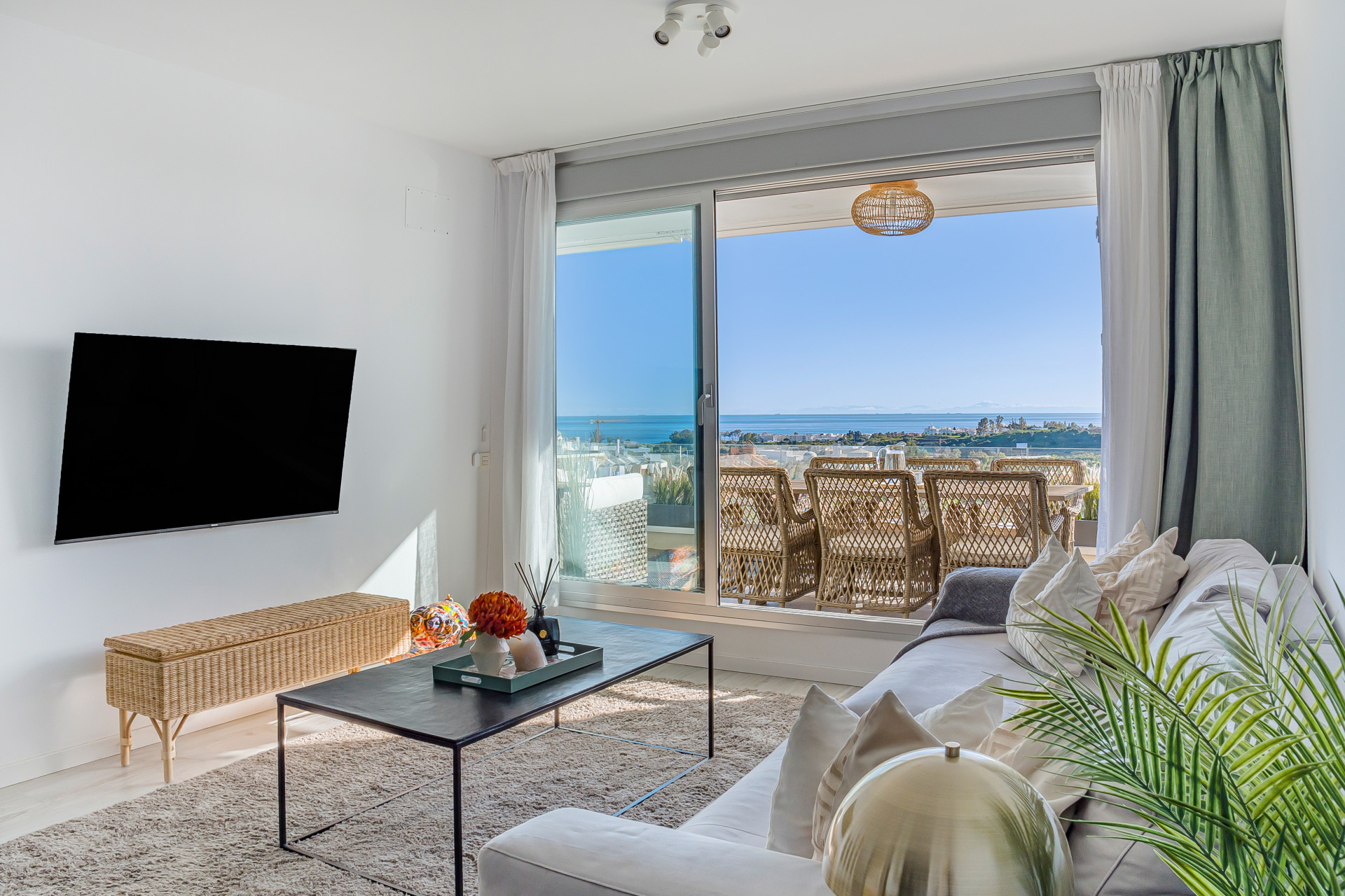 Modern 3-Bed Apartment in Oceana Views, Cancelada · Photo 11