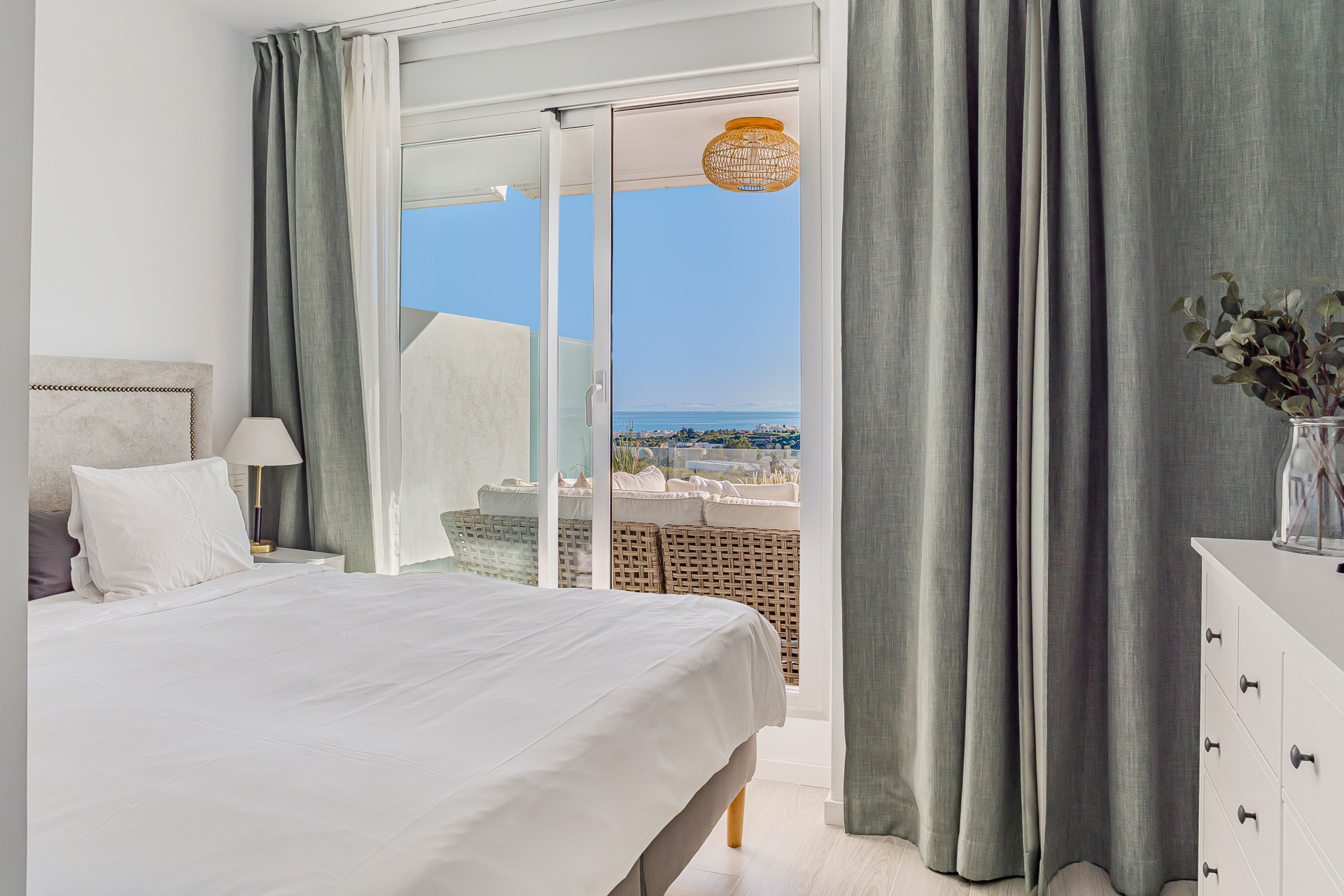 Modern 3-Bed Apartment in Oceana Views, Cancelada · Photo 21