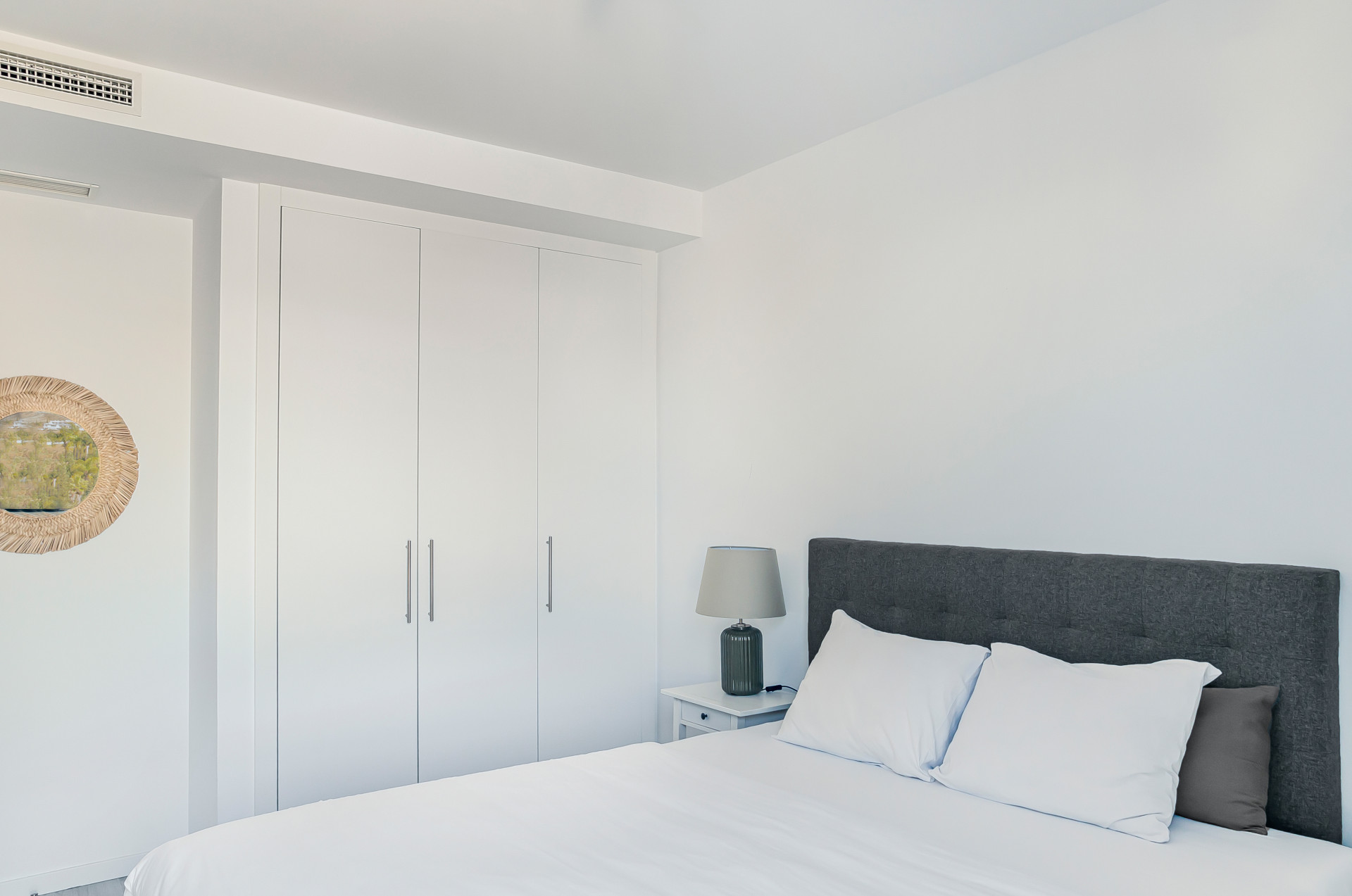 Modern 3-Bed Apartment in Oceana Views, Cancelada · Photo 33
