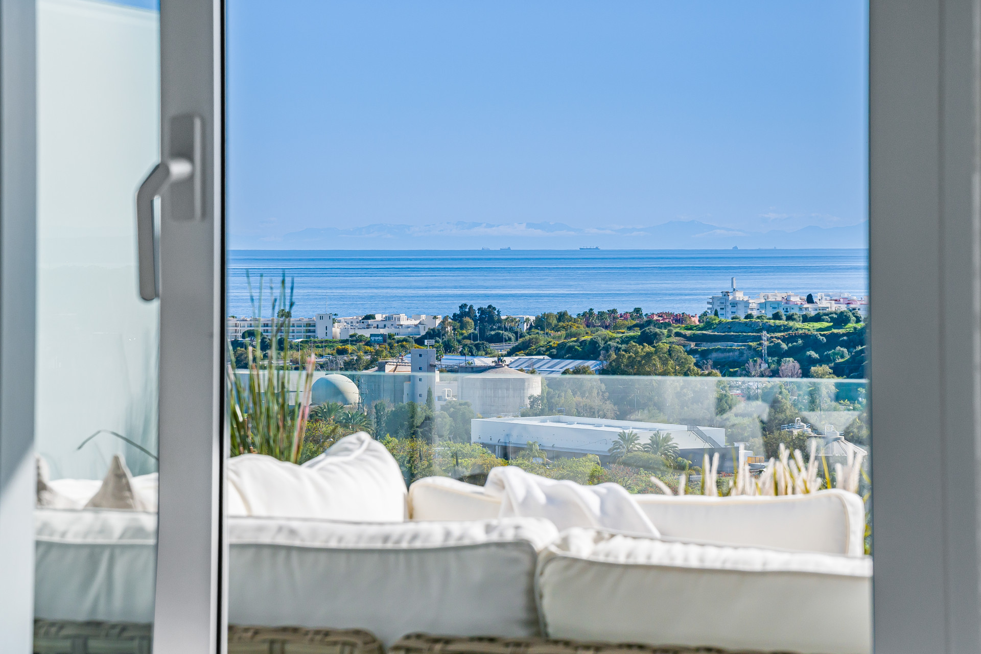 Modern 3-Bed Apartment in Oceana Views, Cancelada · Photo 22