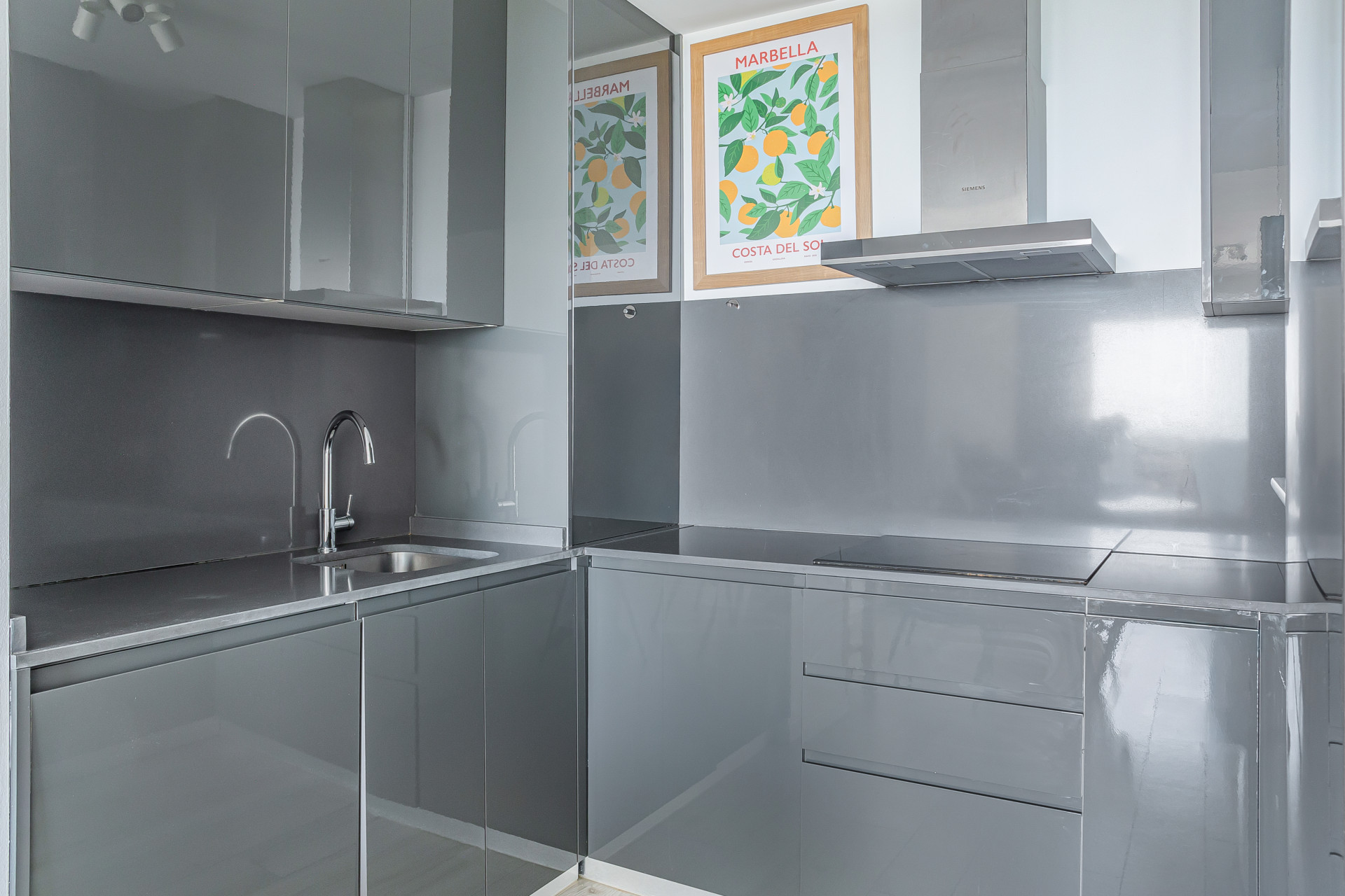 Modern 3-Bed Apartment in Oceana Views, Cancelada · Photo 17