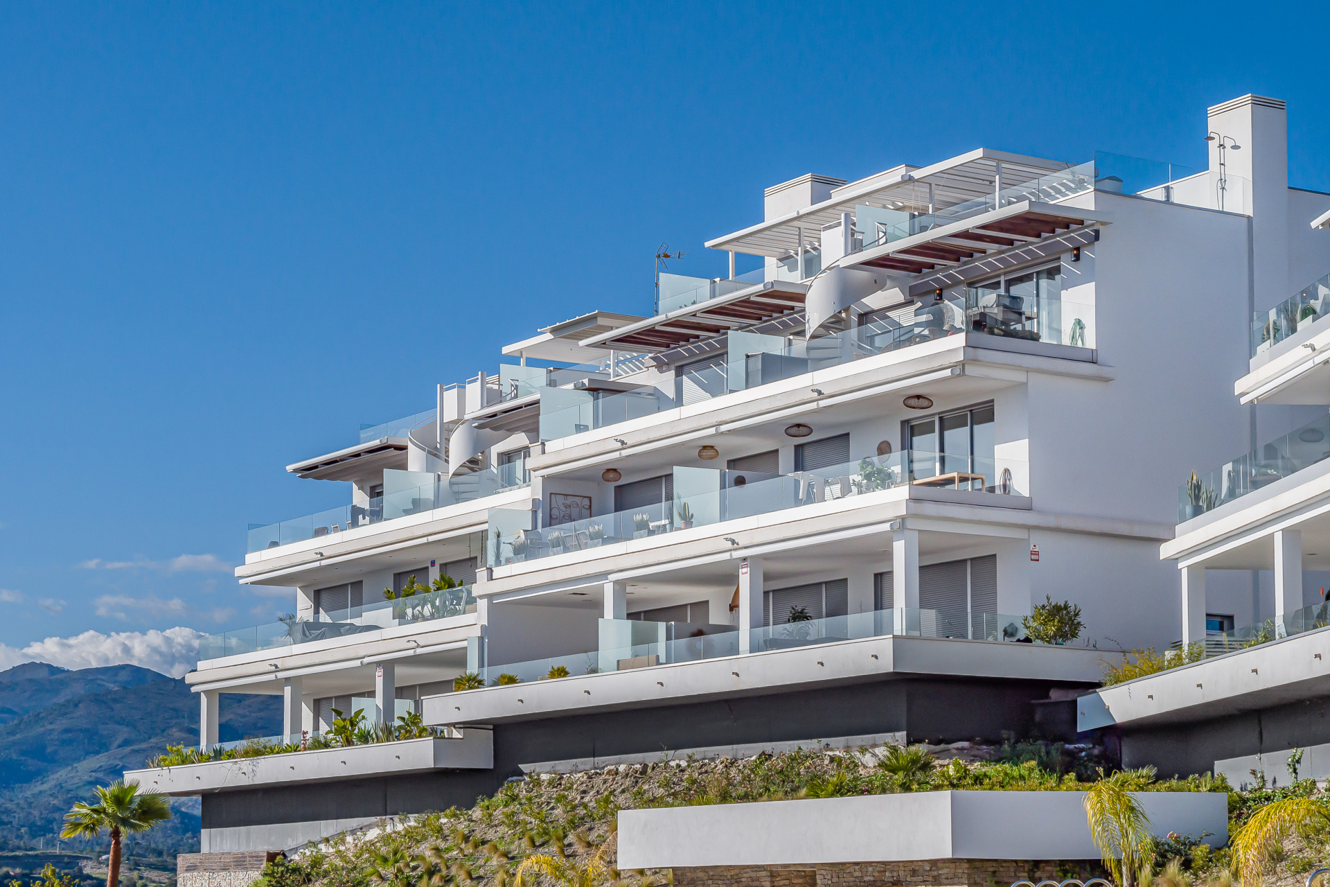 Modern 3-Bed Apartment in Oceana Views, Cancelada · Photo 34