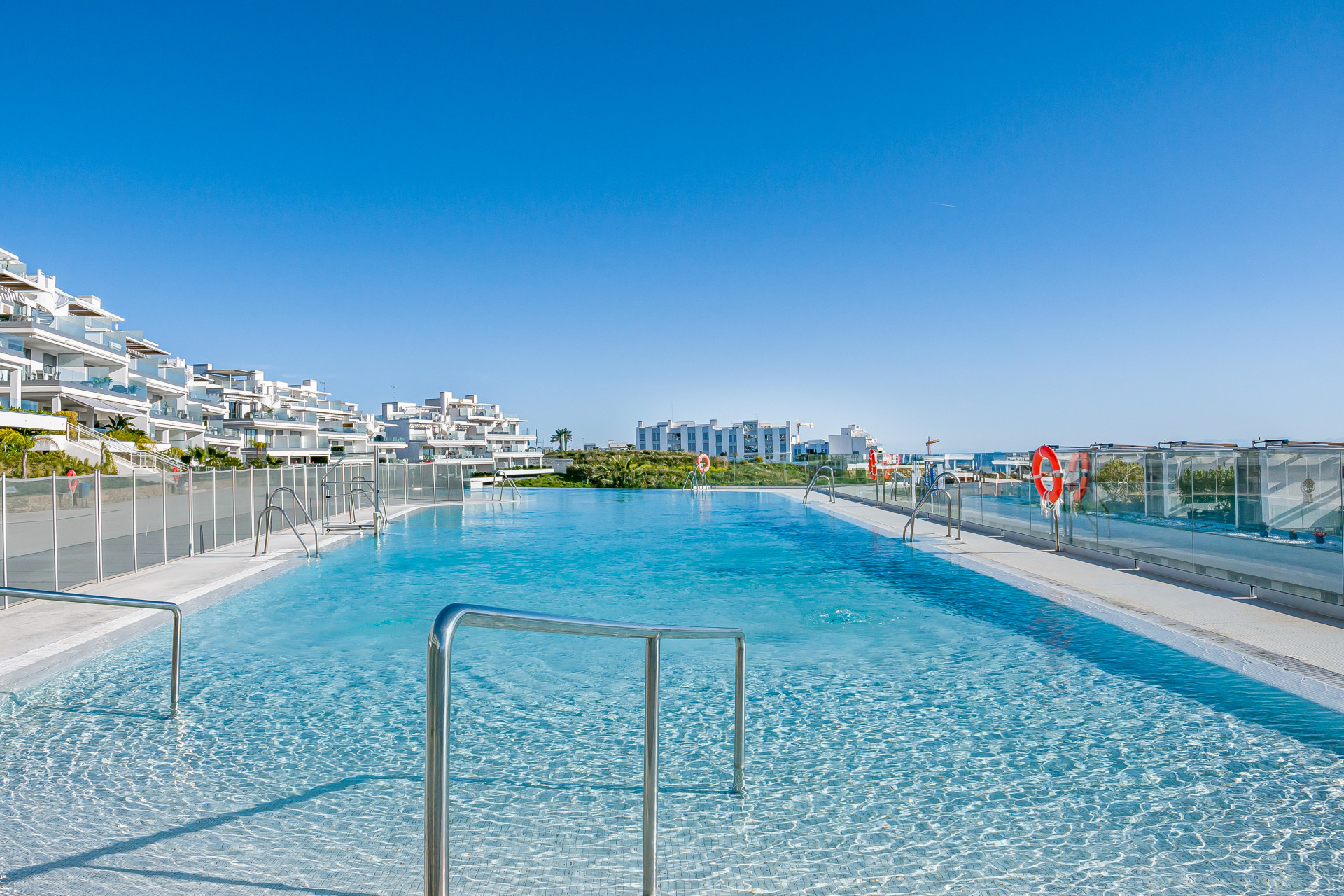 Modern 3-Bed Apartment in Oceana Views, Cancelada · Photo 36