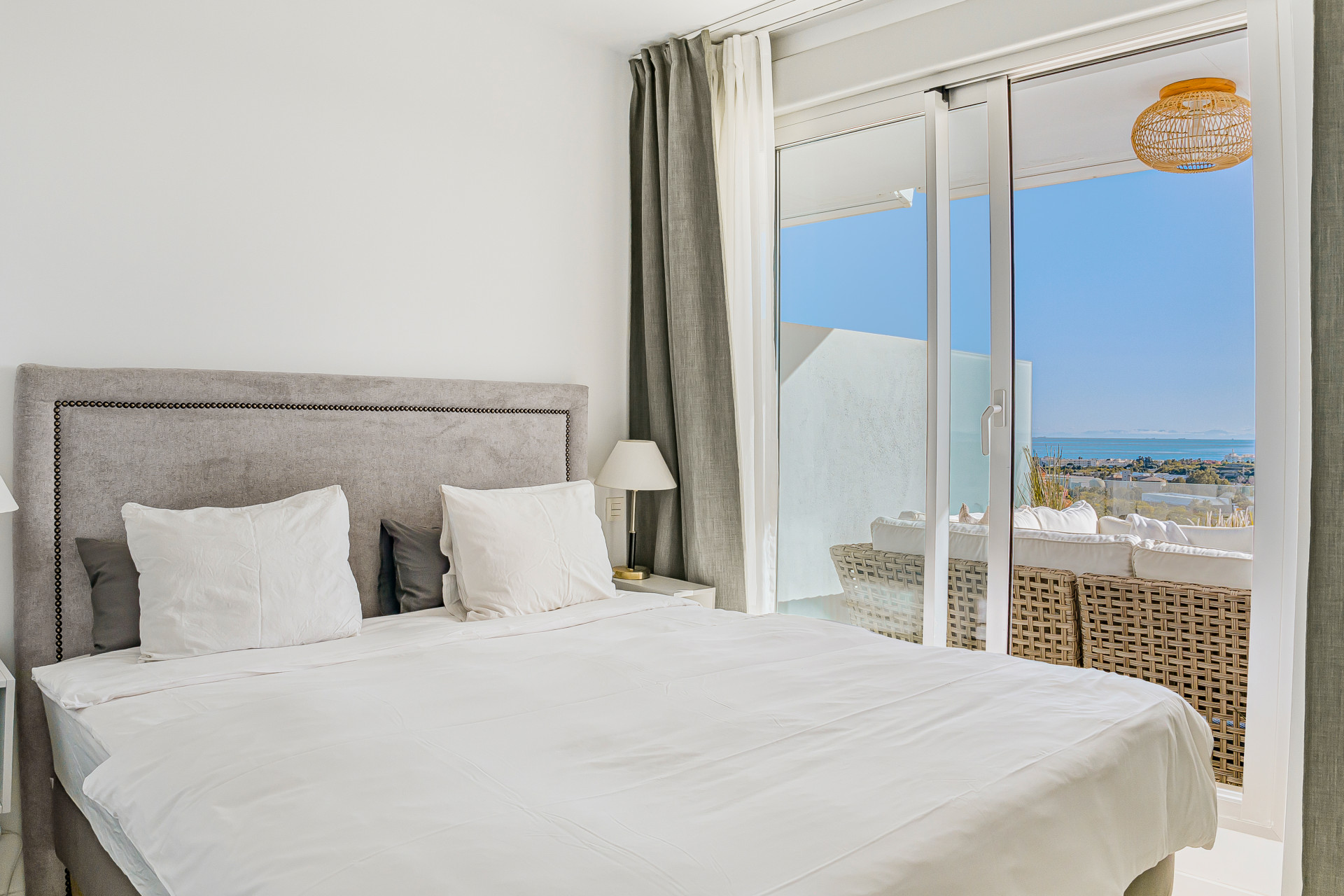 Modern 3-Bed Apartment in Oceana Views, Cancelada · Photo 18