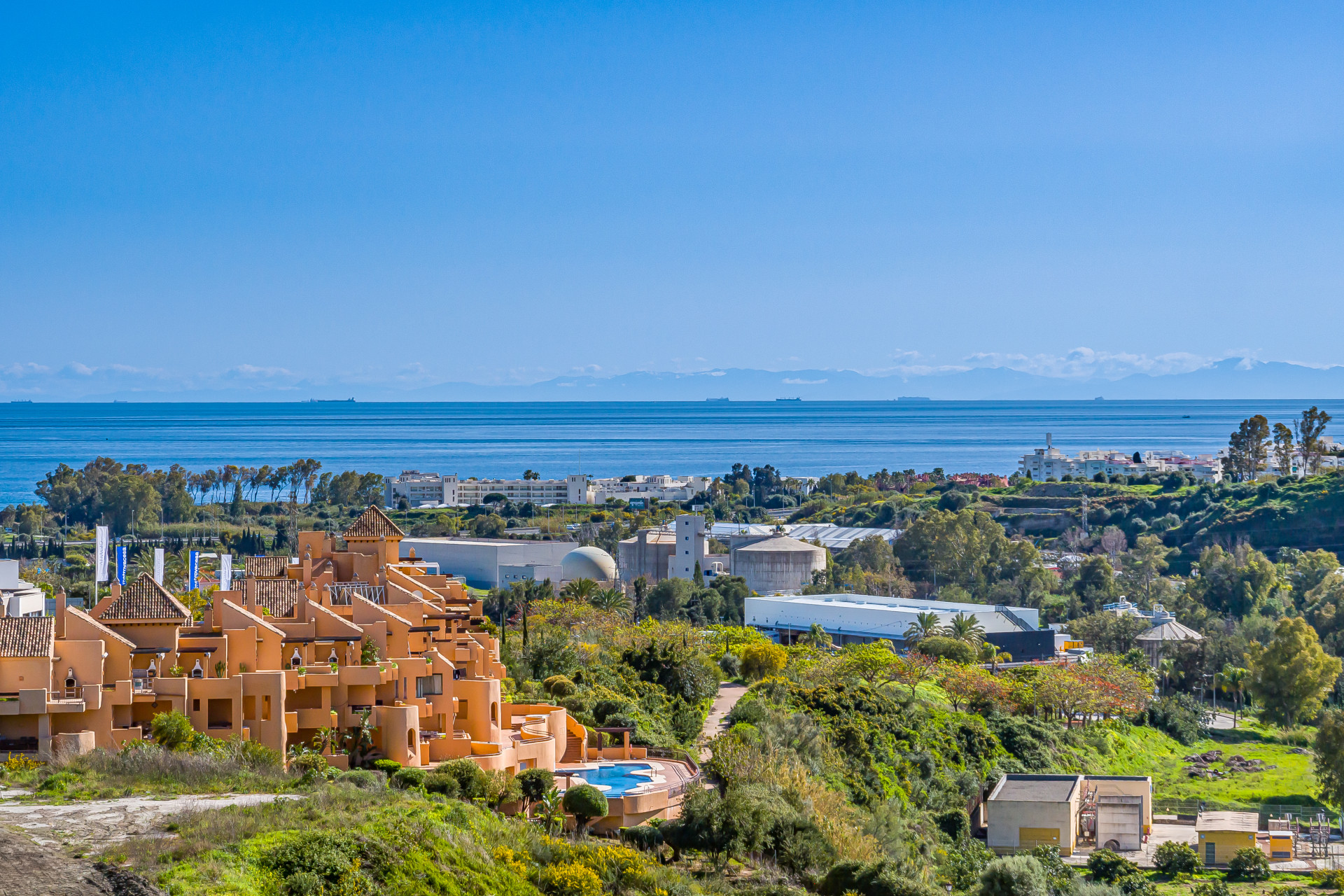 Modern 3-Bed Apartment in Oceana Views, Cancelada · Photo 40