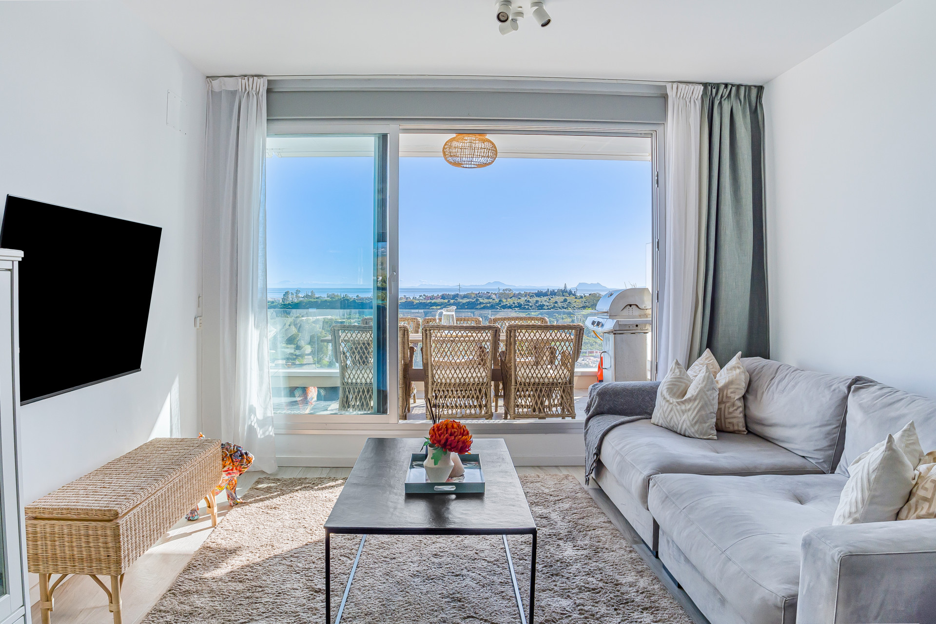 Modern 3-Bed Apartment in Oceana Views, Cancelada · Photo 10