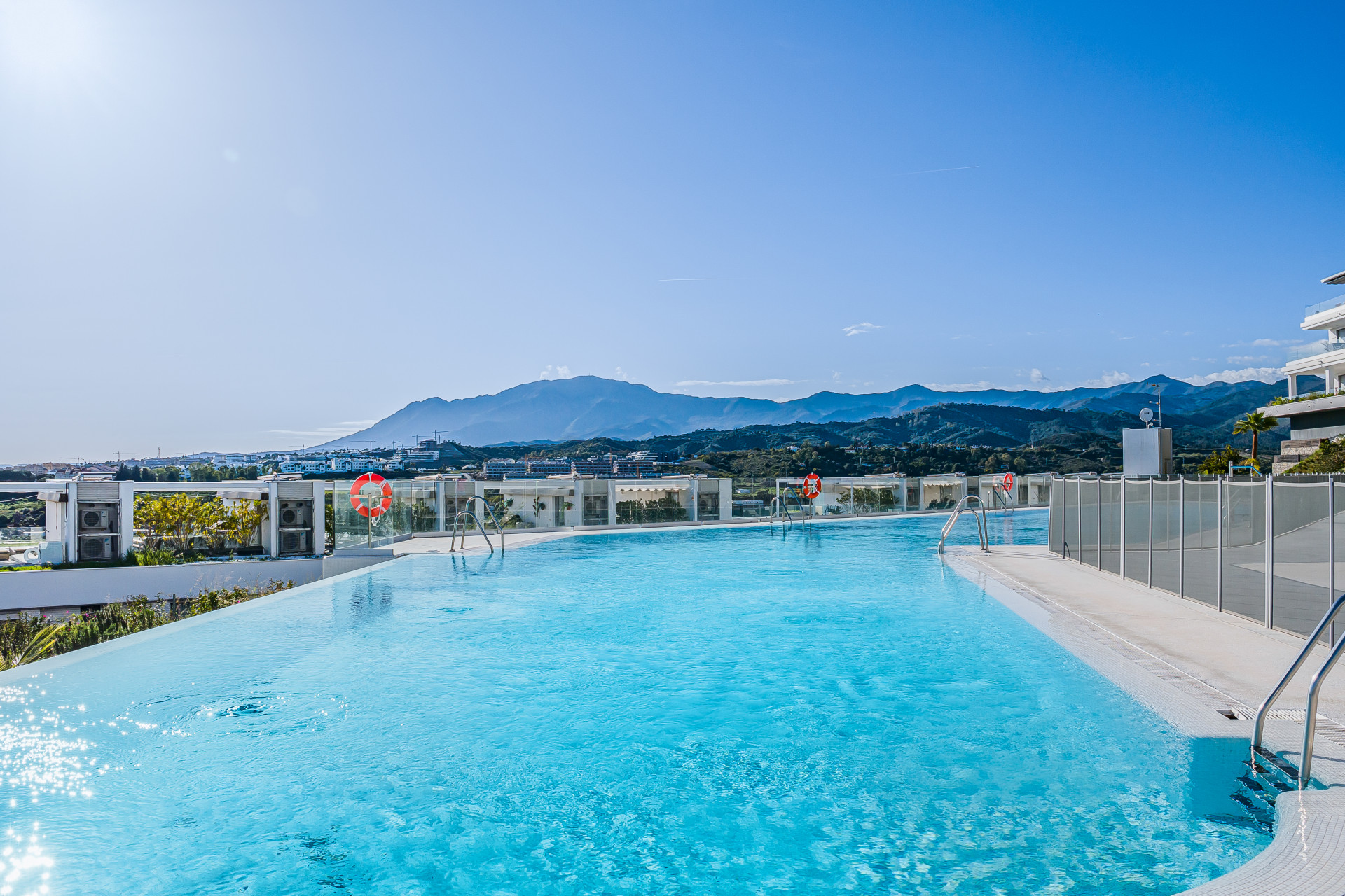 Modern 3-Bed Apartment in Oceana Views, Cancelada · Photo 38