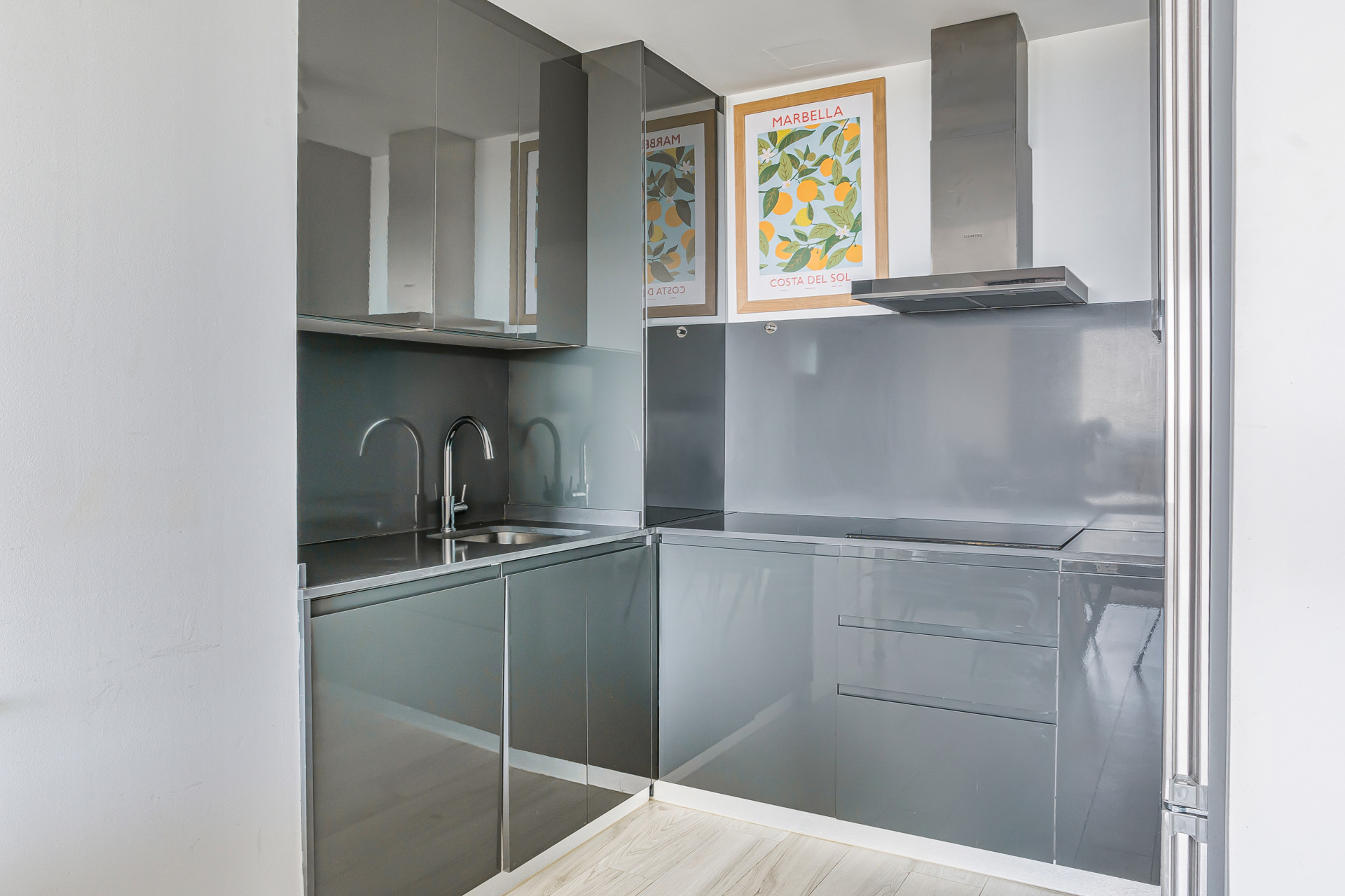 Modern 3-Bed Apartment in Oceana Views, Cancelada · Photo 16