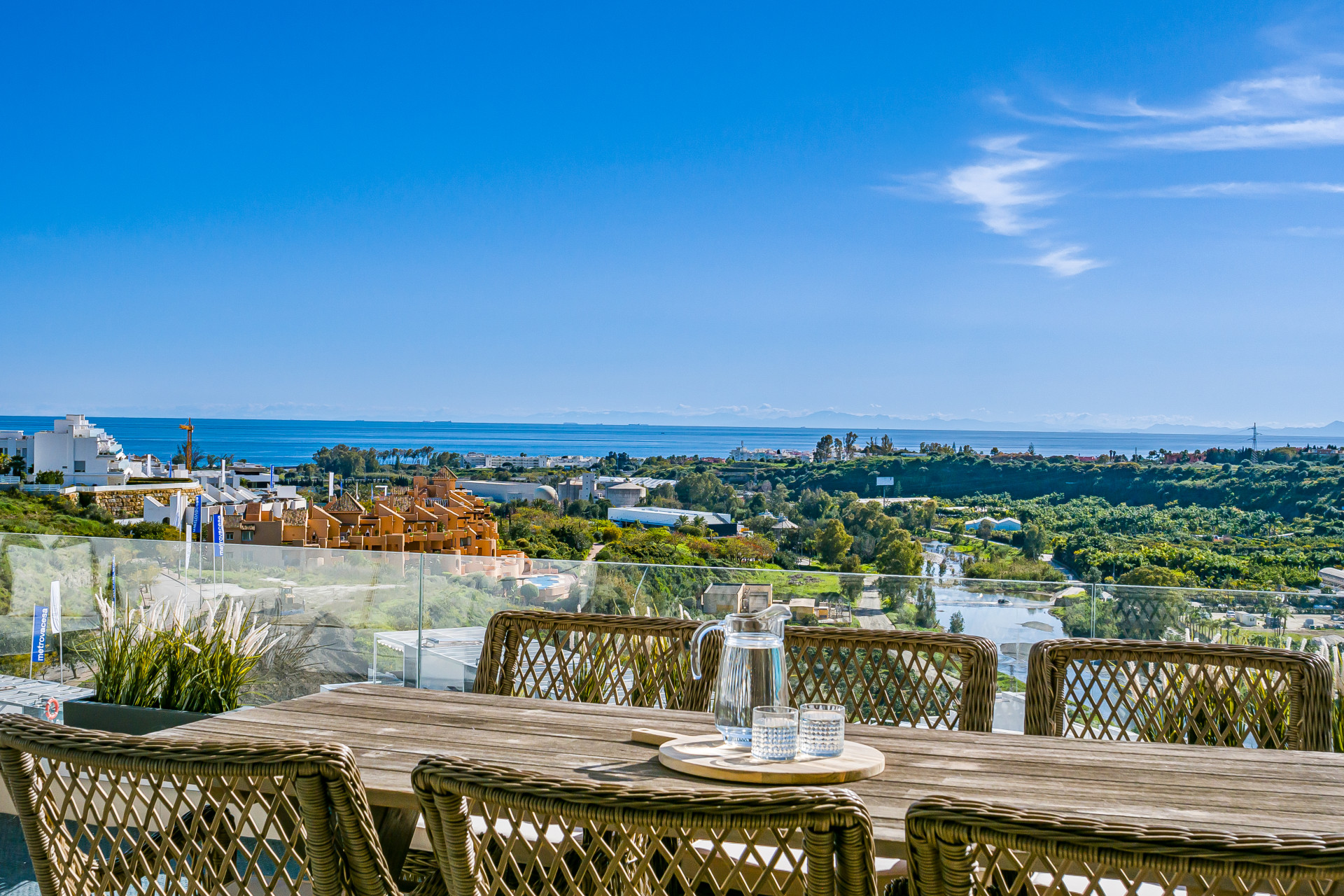 Modern 3-Bed Apartment in Oceana Views, Cancelada · Photo 8