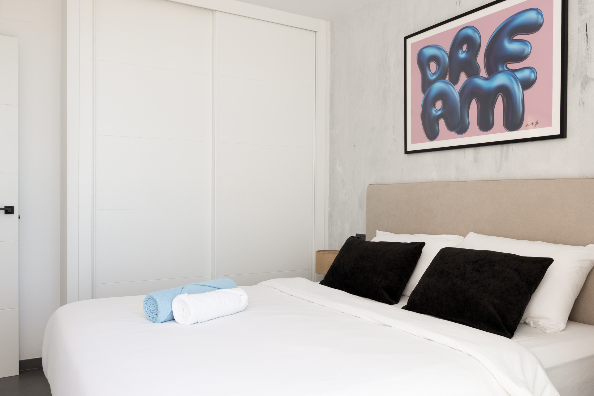 Villa offers a compelling combination of design, functionality, and value, just minutes from Estepona and the beach · Photo 12