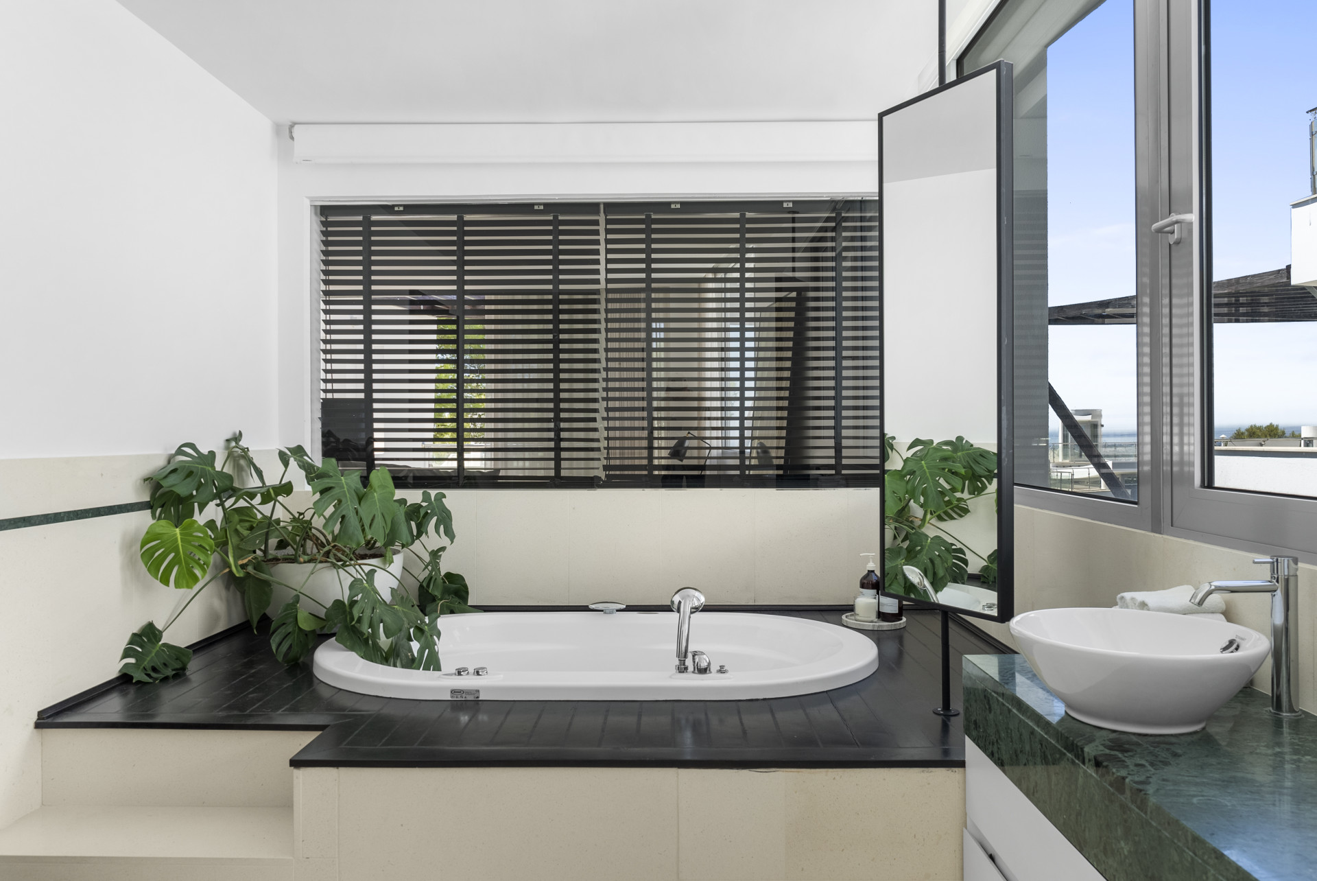 Semi-detached villa in Sierra Blanca · Photo 13