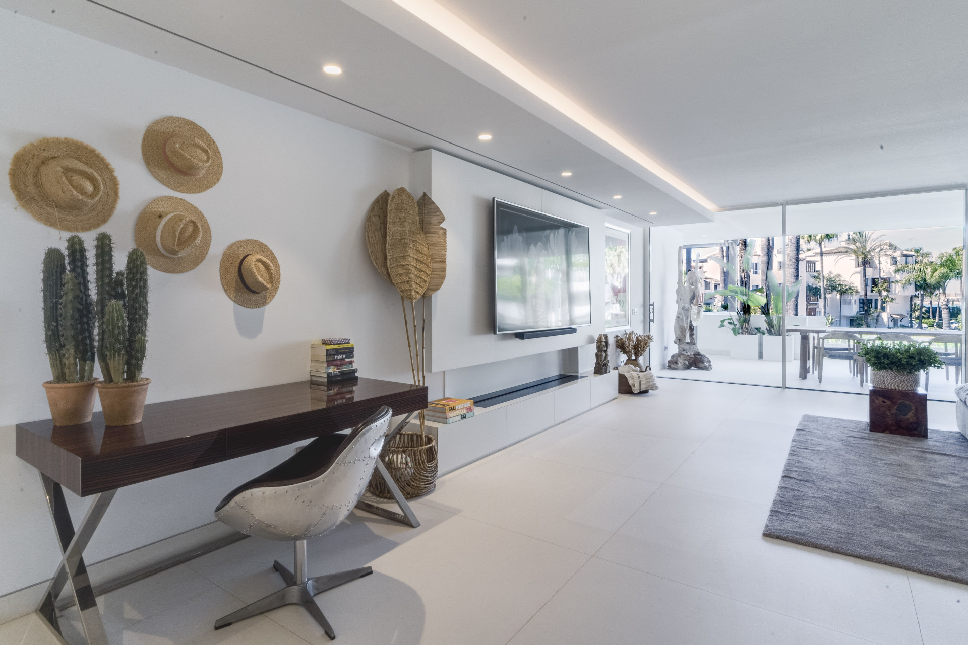 Elegantly Renovated 3-Bedroom Beach Apartment in Marina Puente Romano, Marbella Golden Mile · Photo 12