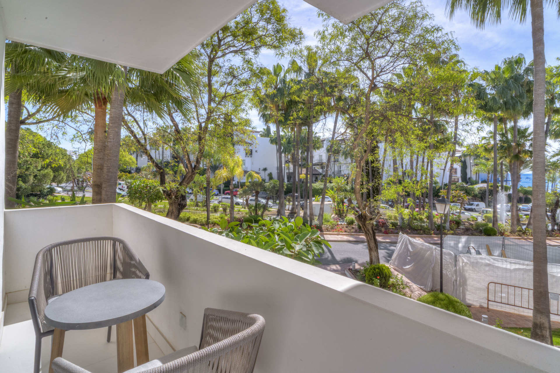 Elegantly Renovated 3-Bedroom Beach Apartment in Marina Puente Romano, Marbella Golden Mile · Photo 28