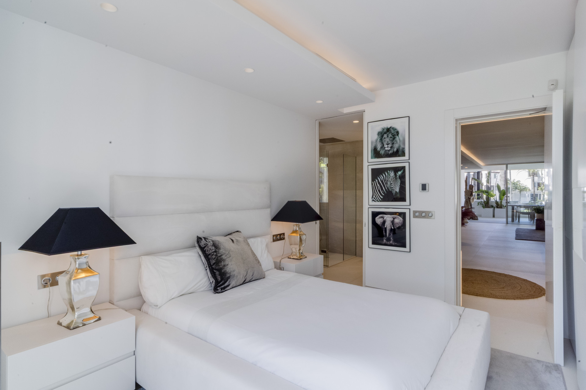 Elegantly Renovated 3-Bedroom Beach Apartment in Marina Puente Romano, Marbella Golden Mile · Photo 37
