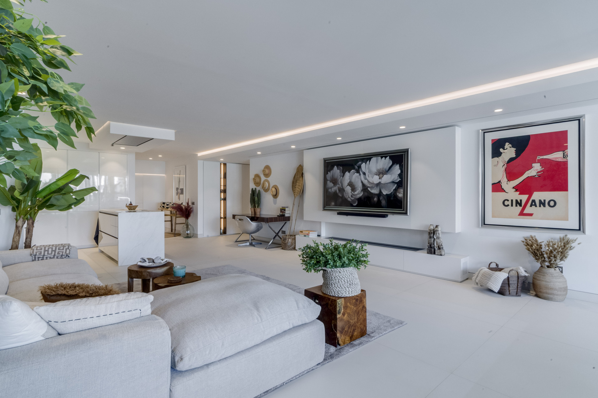 Elegantly Renovated 3-Bedroom Beach Apartment in Marina Puente Romano, Marbella Golden Mile · Photo 21