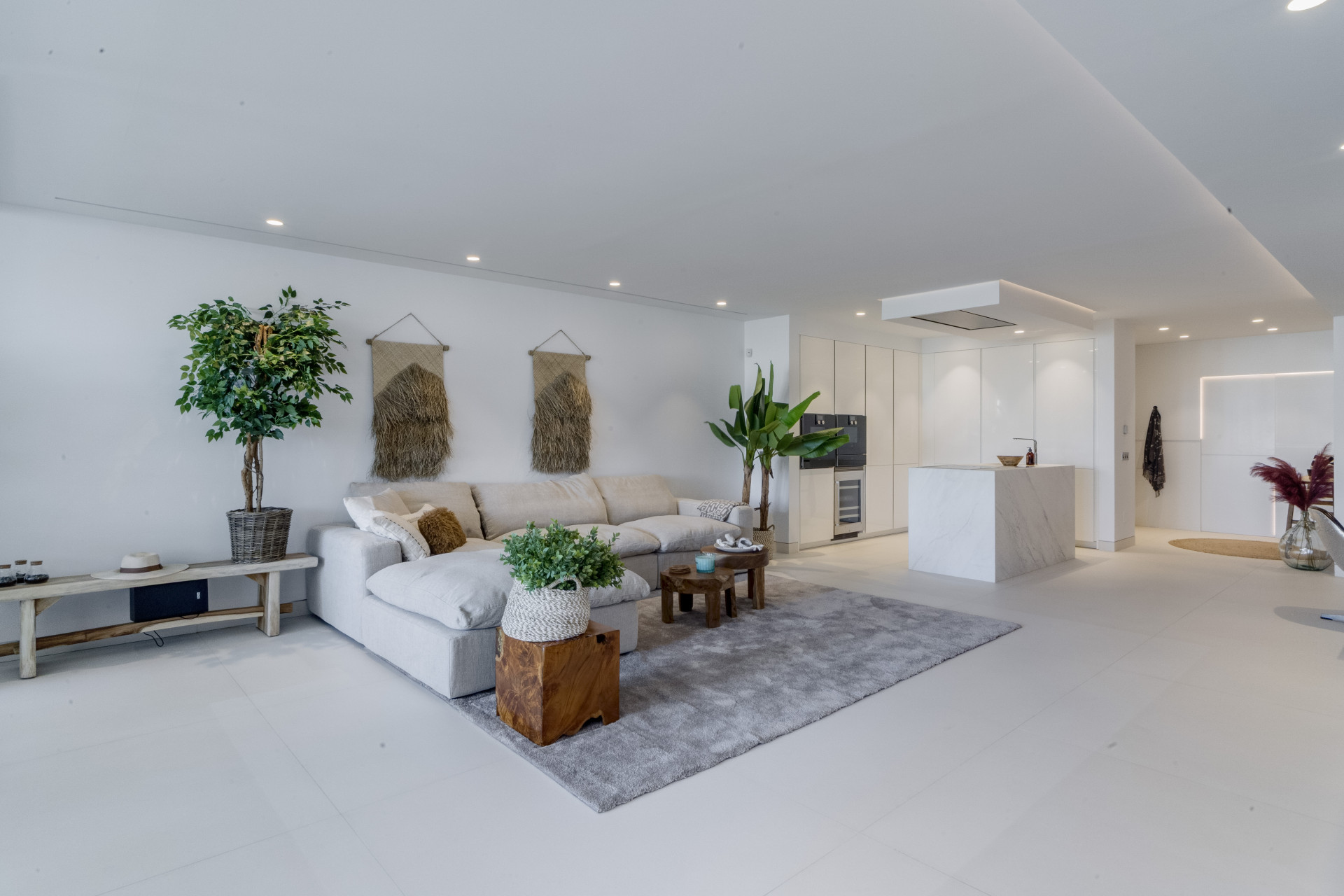 Elegantly Renovated 3-Bedroom Beach Apartment in Marina Puente Romano, Marbella Golden Mile · Photo 20