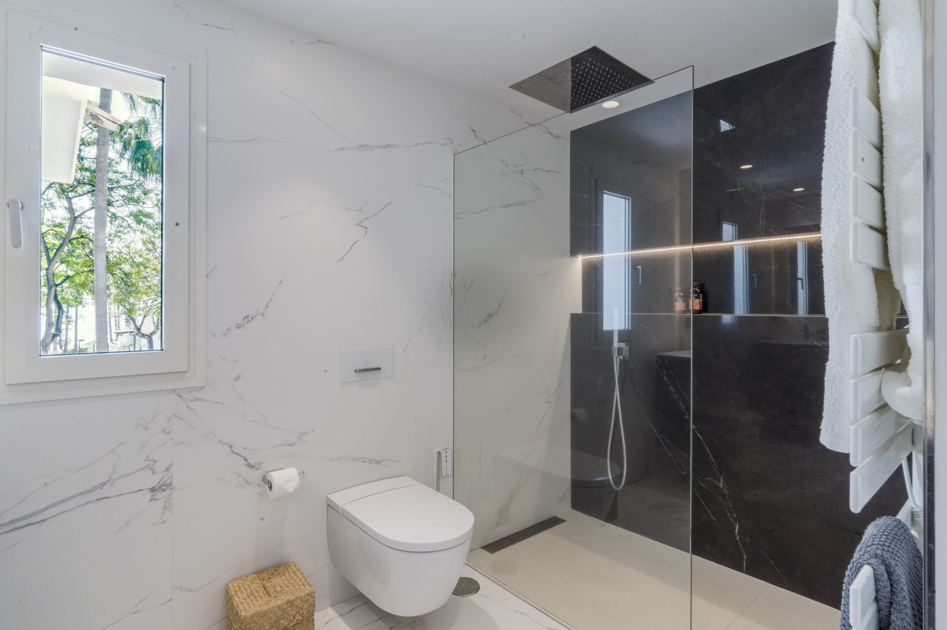 Elegantly Renovated 3-Bedroom Beach Apartment in Marina Puente Romano, Marbella Golden Mile · Photo 16
