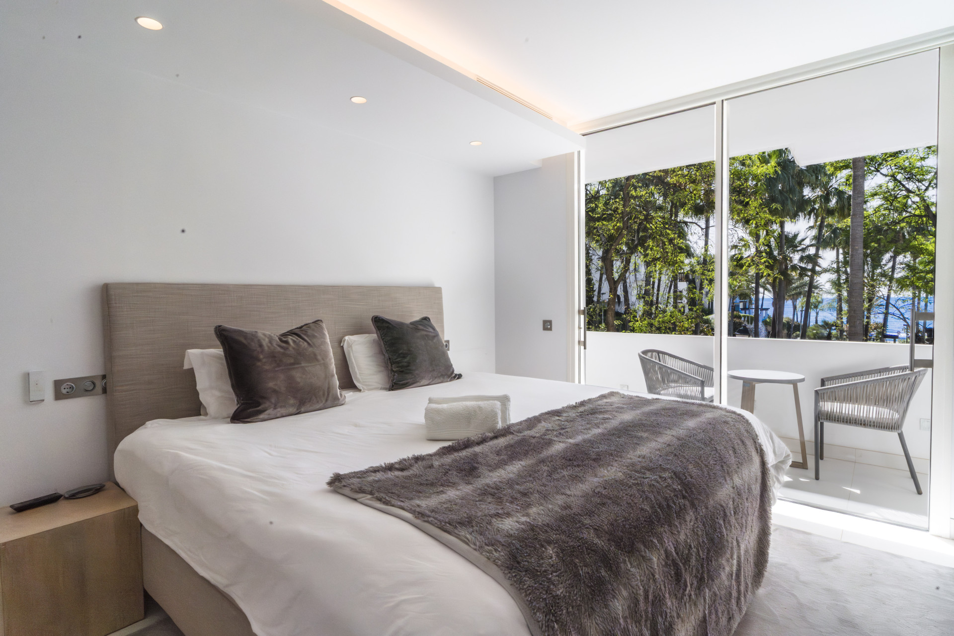 Elegantly Renovated 3-Bedroom Beach Apartment in Marina Puente Romano, Marbella Golden Mile · Photo 27