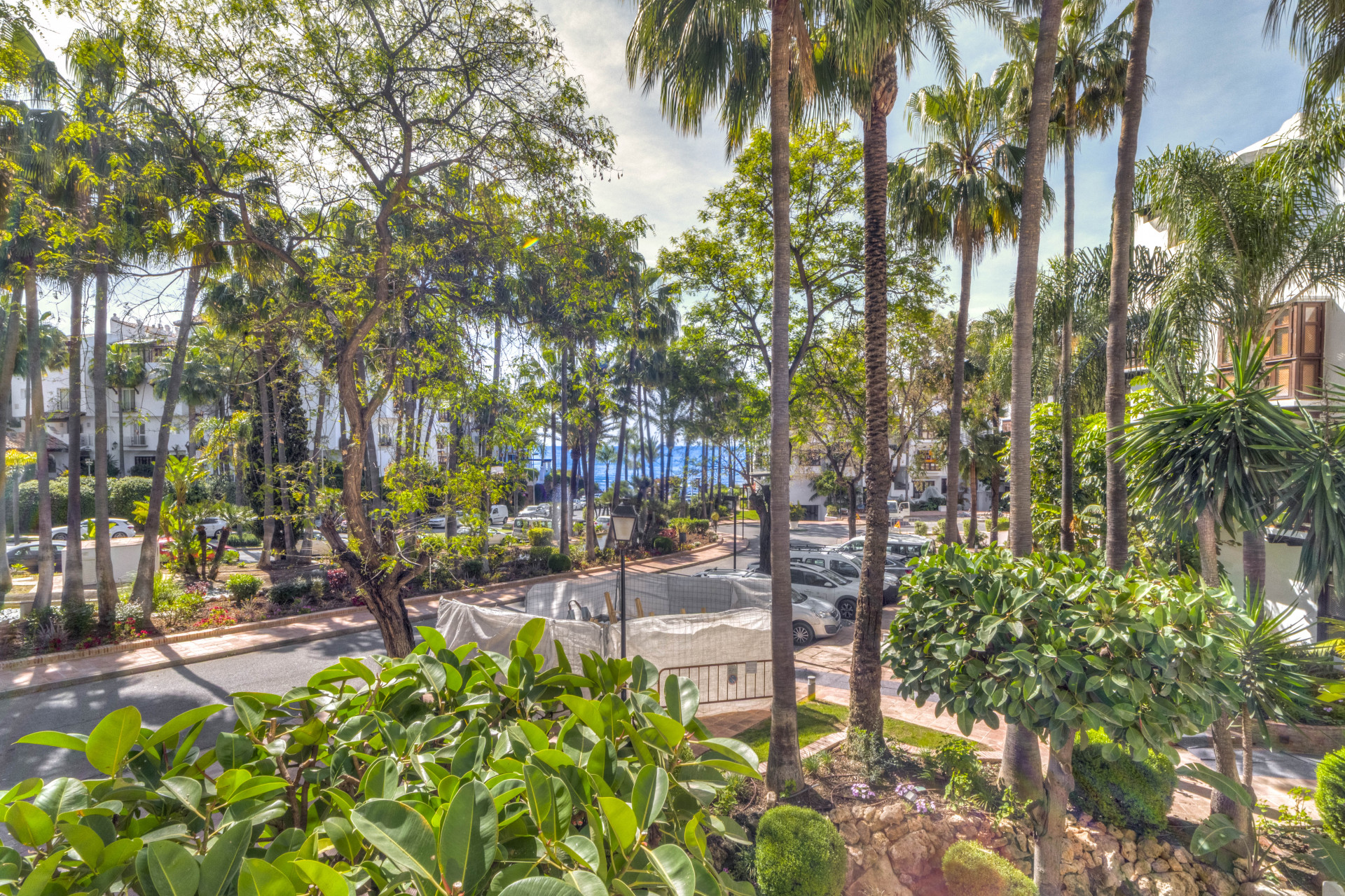 Elegantly Renovated 3-Bedroom Beach Apartment in Marina Puente Romano, Marbella Golden Mile · Photo 40