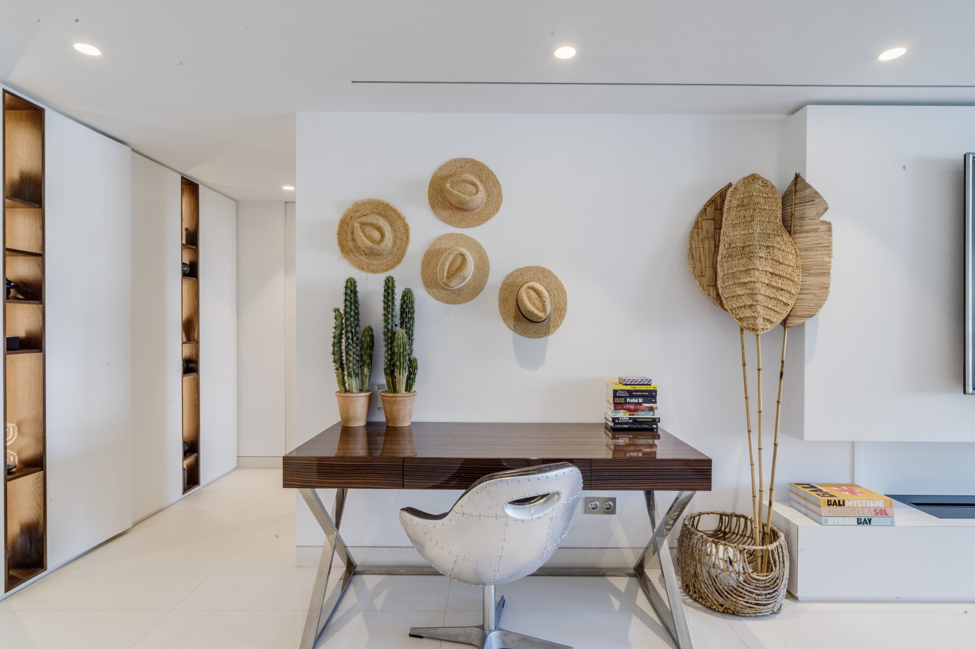 Elegantly Renovated 3-Bedroom Beach Apartment in Marina Puente Romano, Marbella Golden Mile · Photo 19
