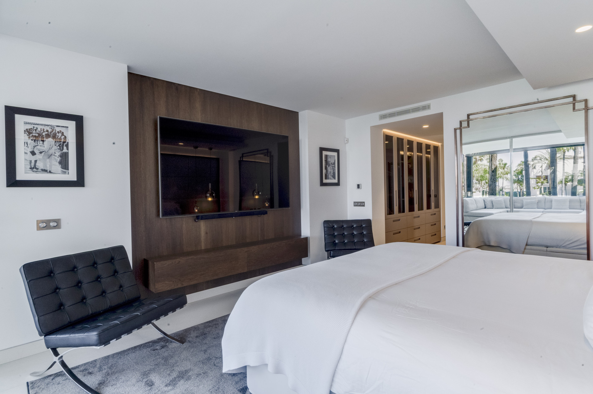 Elegantly Renovated 3-Bedroom Beach Apartment in Marina Puente Romano, Marbella Golden Mile · Photo 8