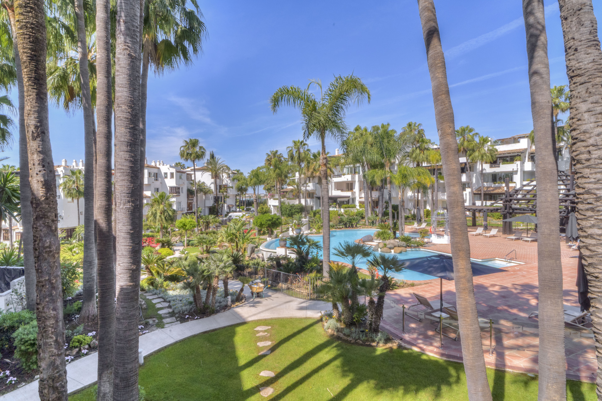 Elegantly Renovated 3-Bedroom Beach Apartment in Marina Puente Romano, Marbella Golden Mile · Photo 26